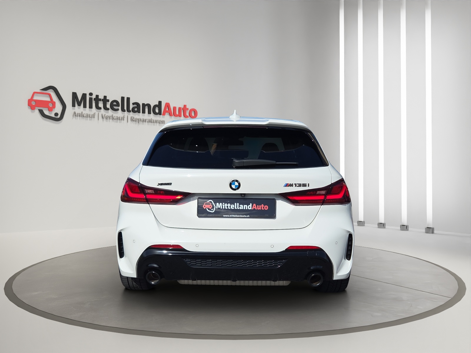 BMW M135i xDrive Steptronic-image-12