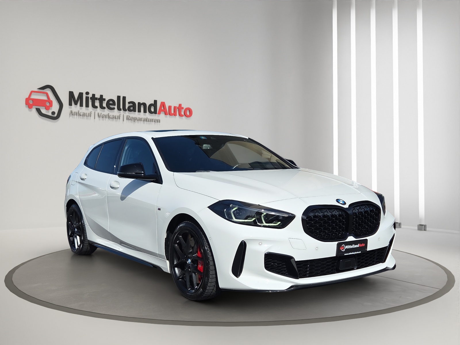BMW M135i xDrive Steptronic-image-2
