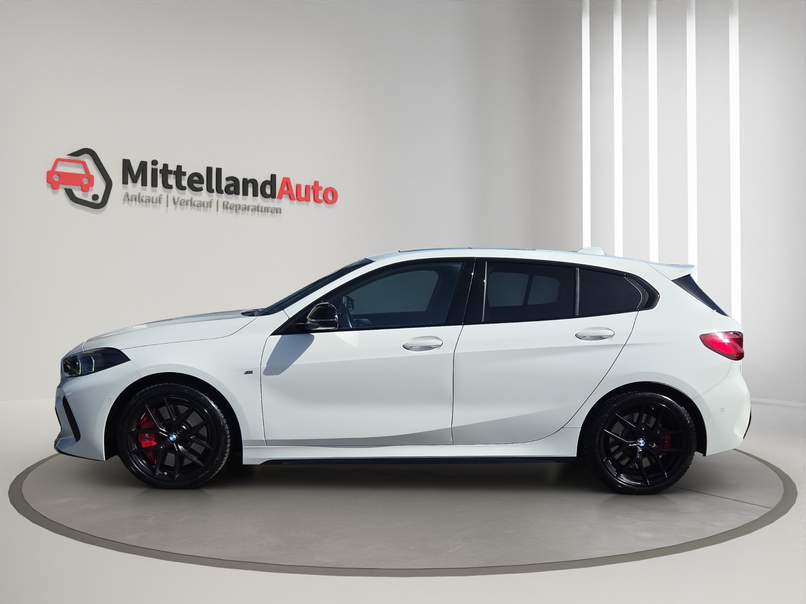 BMW M135i xDrive Steptronic-image-4