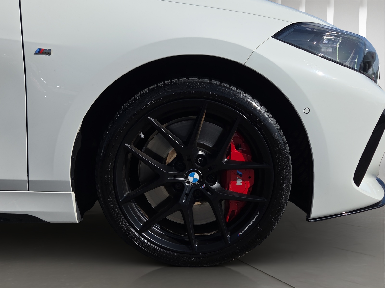 BMW M135i xDrive Steptronic-image-5