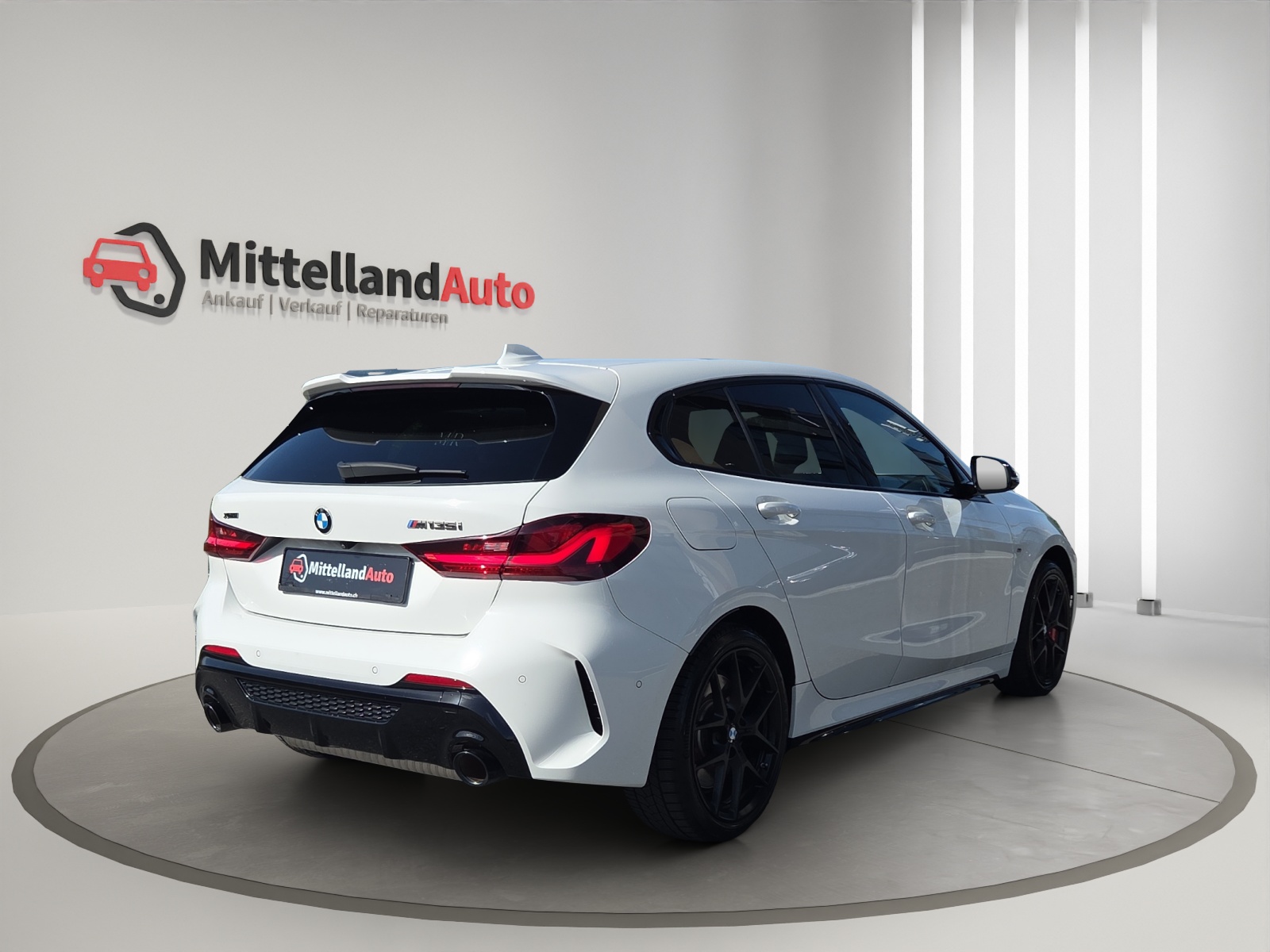 BMW M135i xDrive Steptronic-image-11