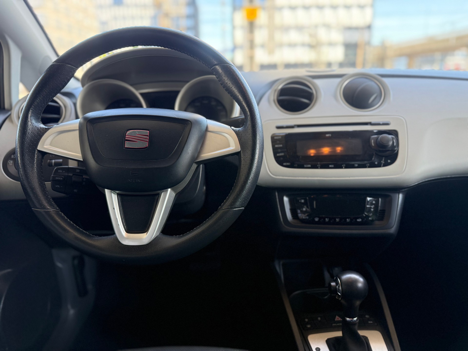 SEAT Ibiza 1.6 Style DSG-image-9