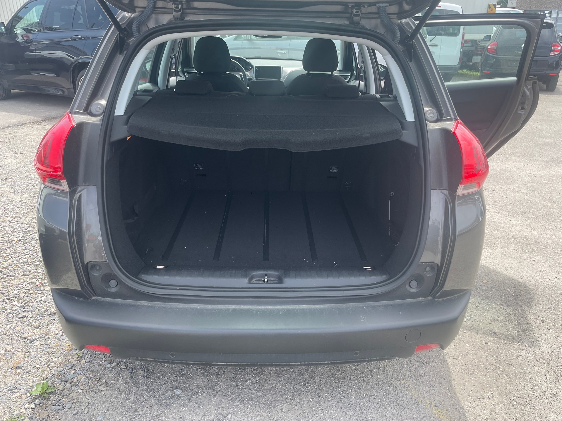 PEUGEOT 2008 1.6 e-HDi Style EGS6-image-12