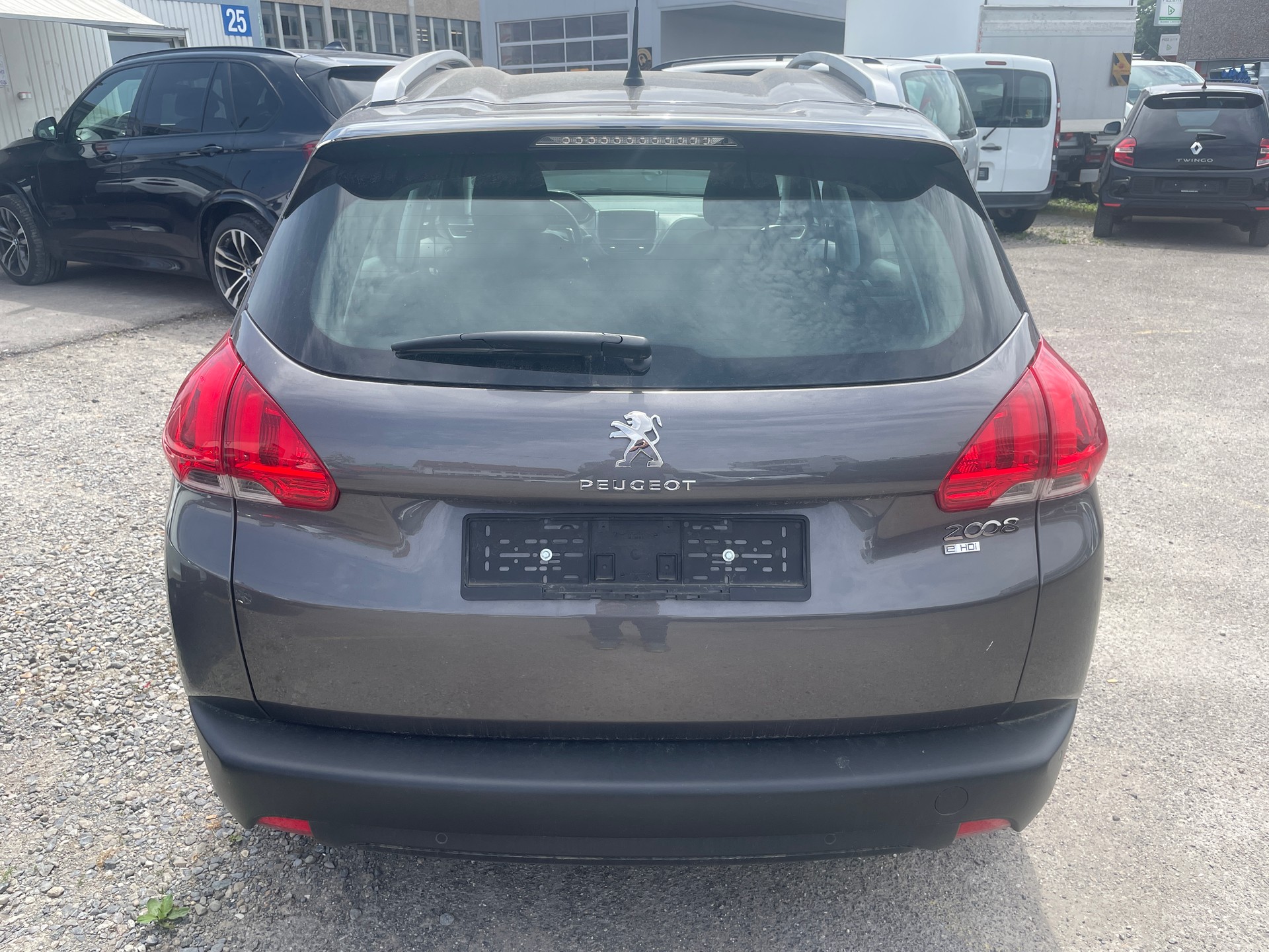 PEUGEOT 2008 1.6 e-HDi Style EGS6-image-5