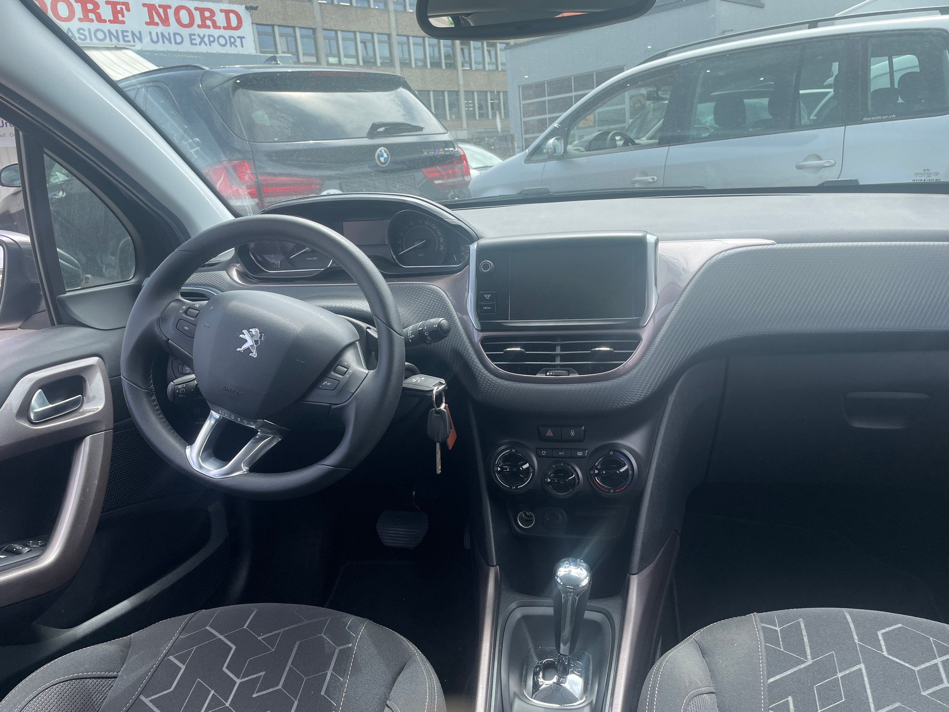 PEUGEOT 2008 1.6 e-HDi Style EGS6-image-9