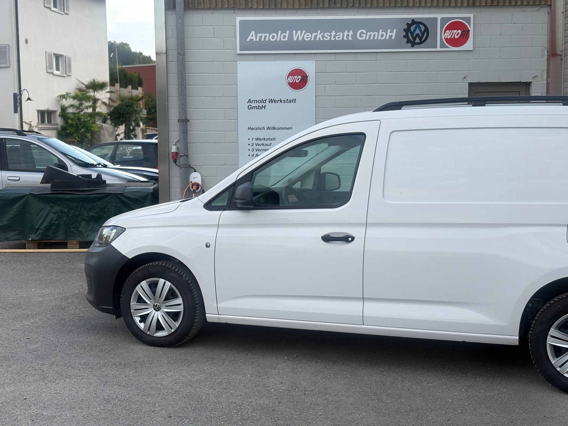 VW Caddy Cargo 2.0TDI Maxi-image-1