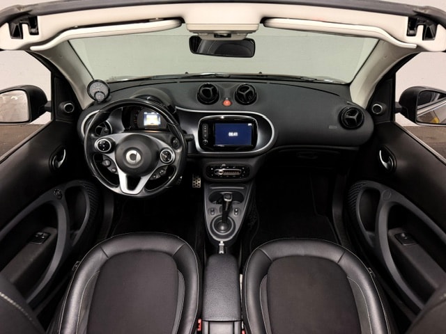 SMART fortwo Brabus Cabrio twinmatic-image-16