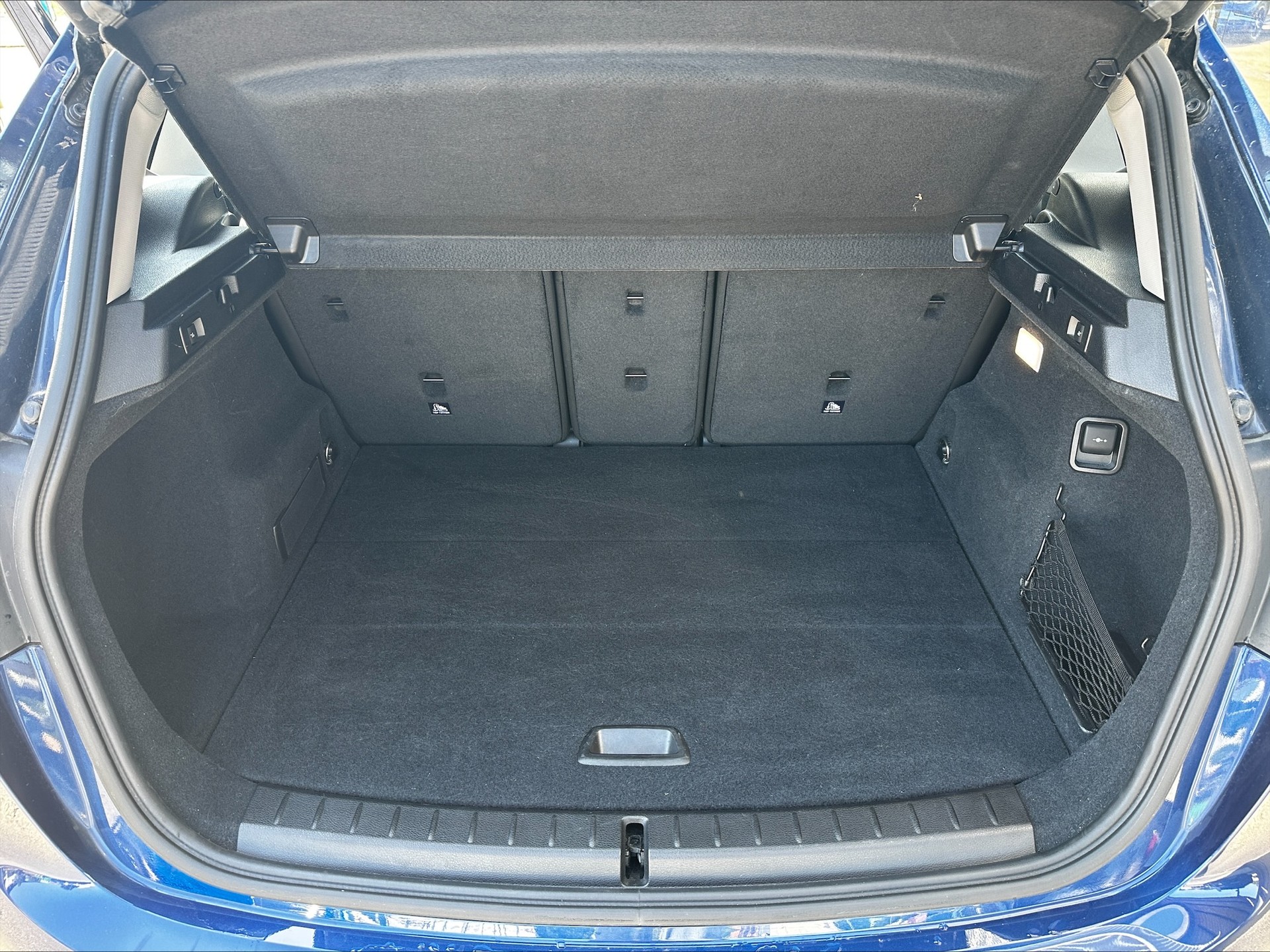 BMW 220d xDrive Active Tourer Steptronic Luxury Line-image-12