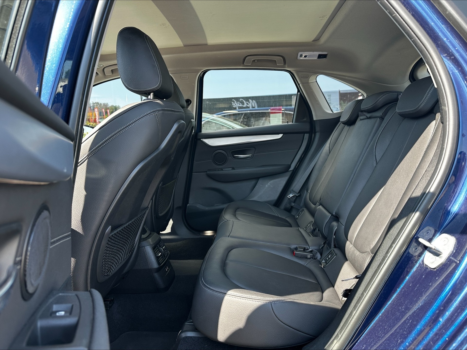 BMW 220d xDrive Active Tourer Steptronic Luxury Line-image-8