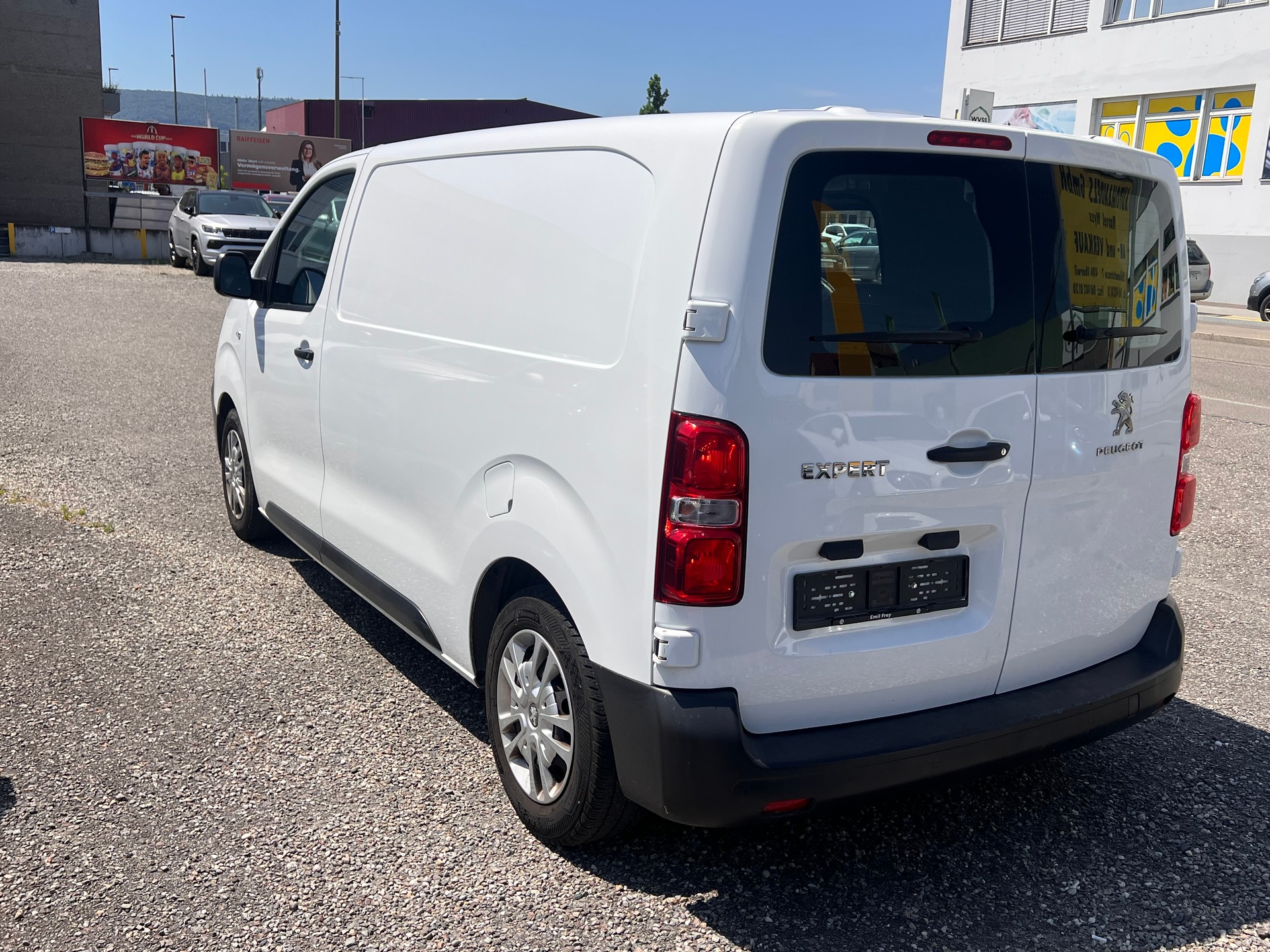 PEUGEOT Expert 1.5 BlueHDi 120 S&S Premium Standard-image-4