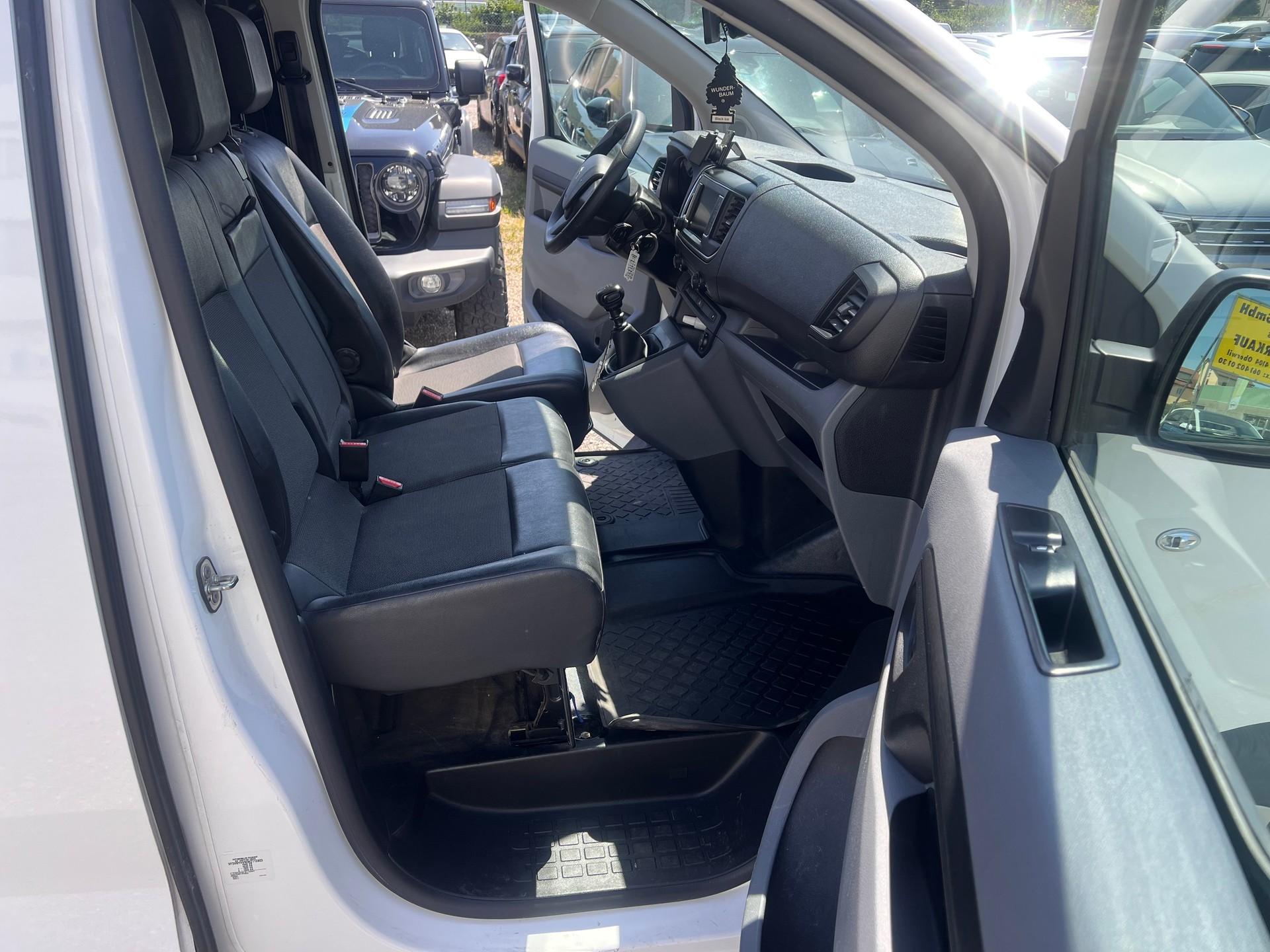 PEUGEOT Expert 1.5 BlueHDi 120 S&S Premium Standard-image-10