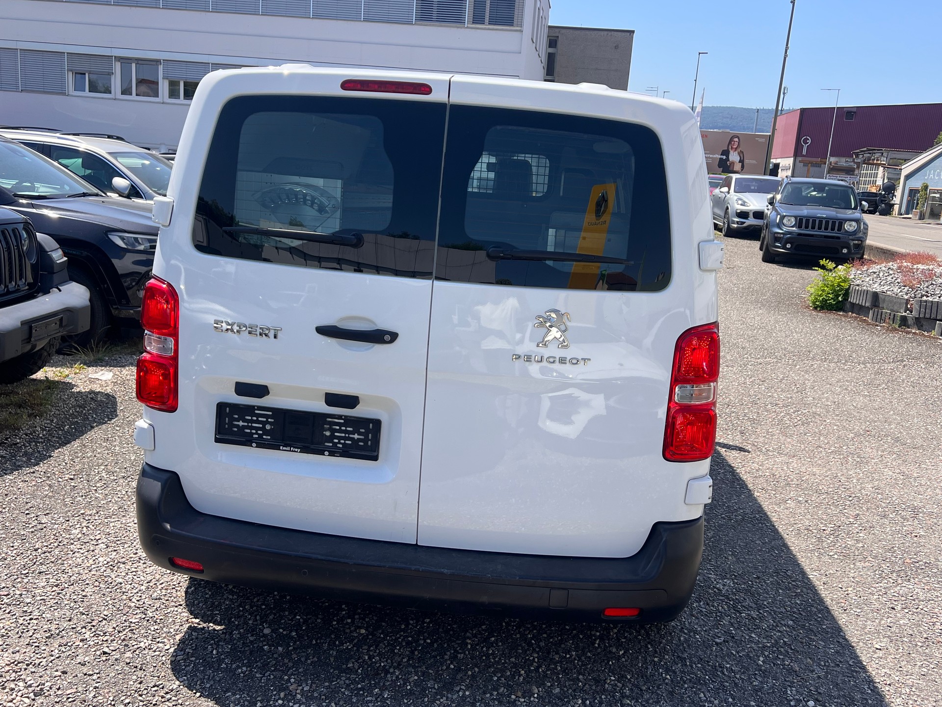 PEUGEOT Expert 1.5 BlueHDi 120 S&S Premium Standard-image-3