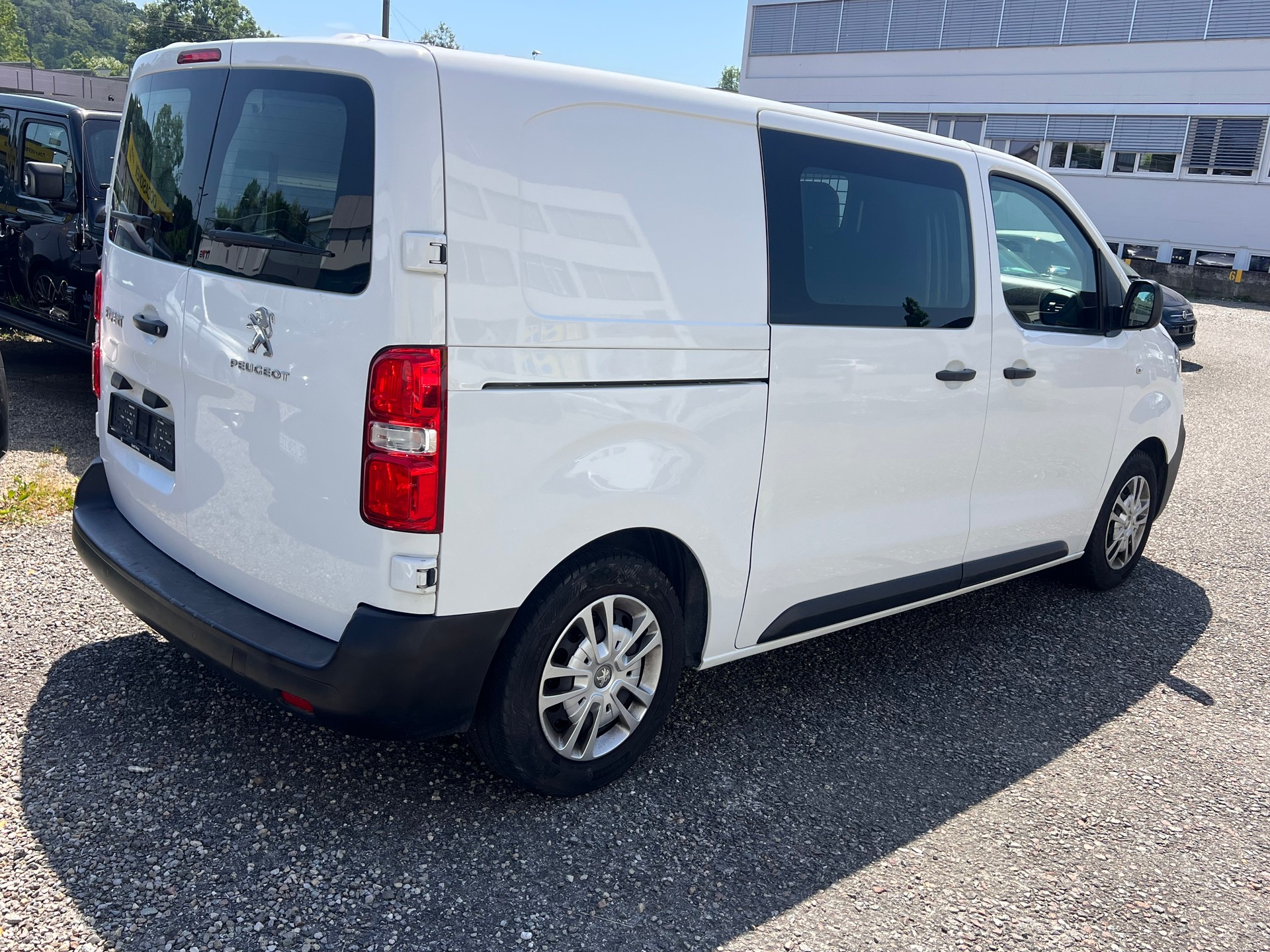 PEUGEOT Expert 1.5 BlueHDi 120 S&S Premium Standard-image-5