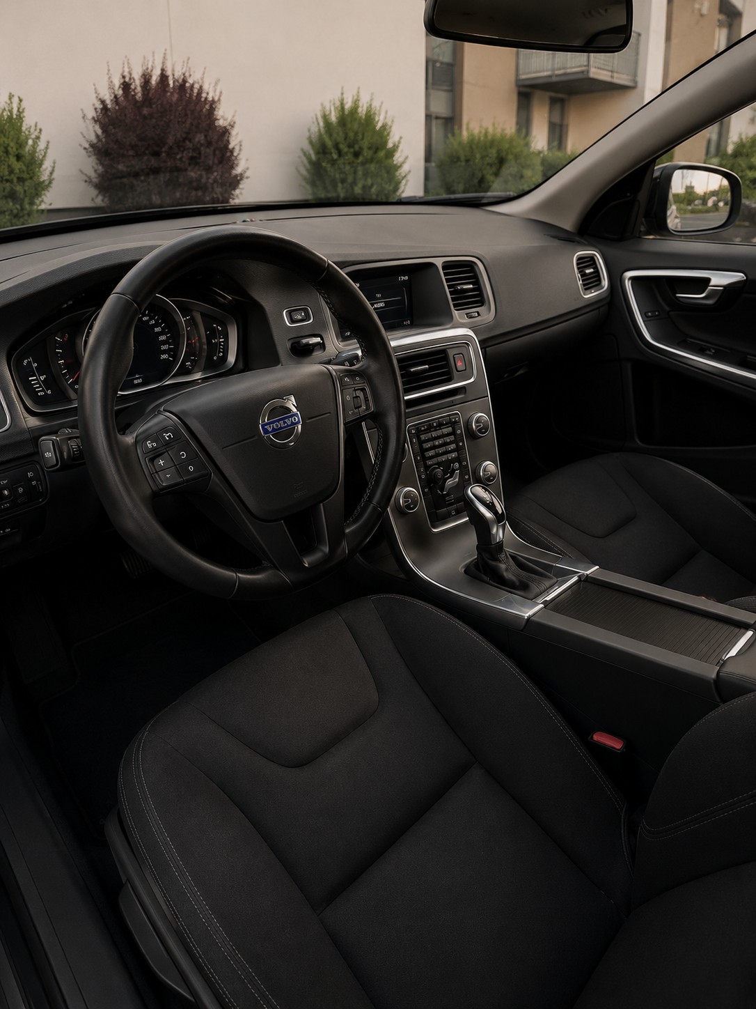 VOLVO S60-image-4