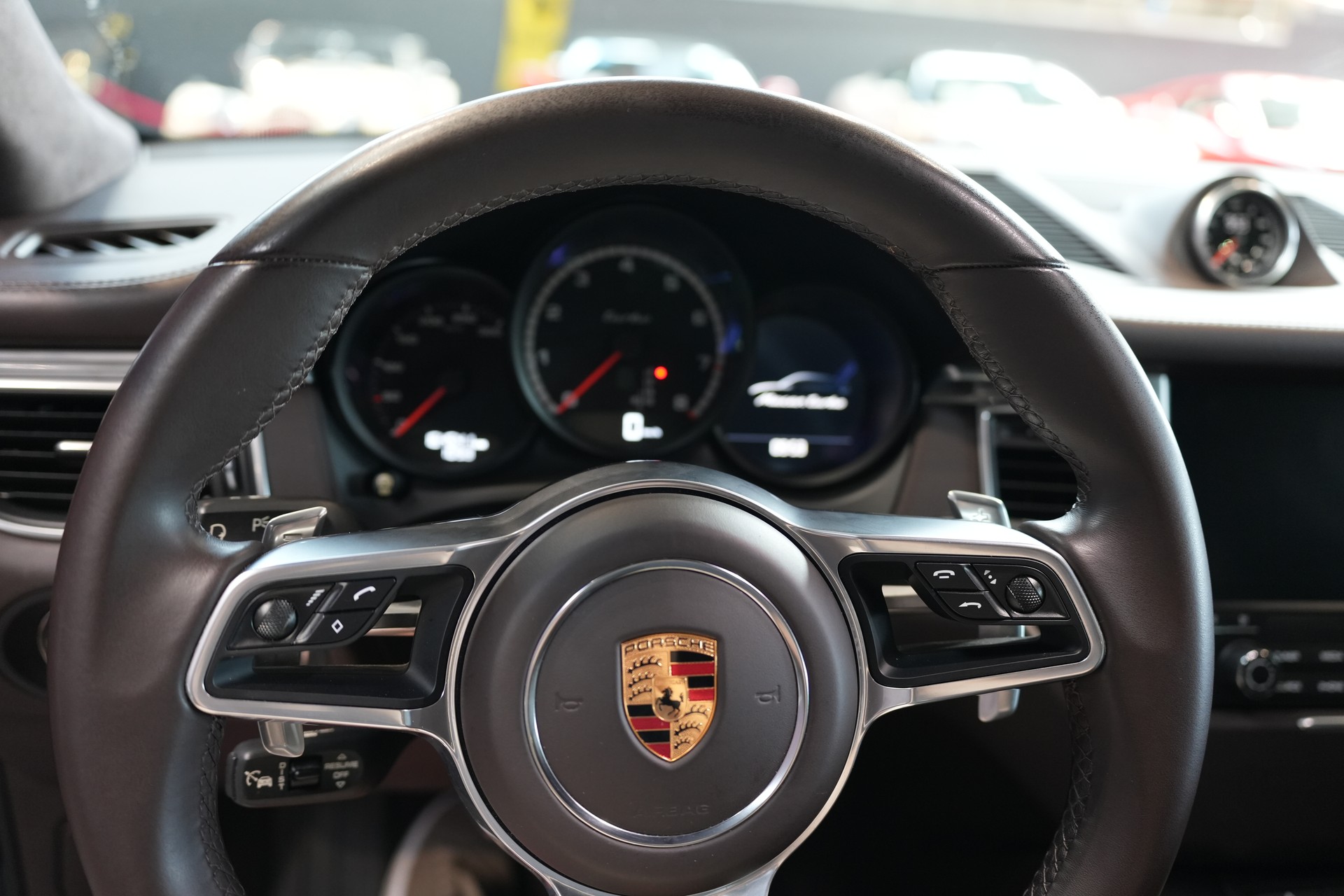 PORSCHE Macan Turbo Performance PDK-image-7