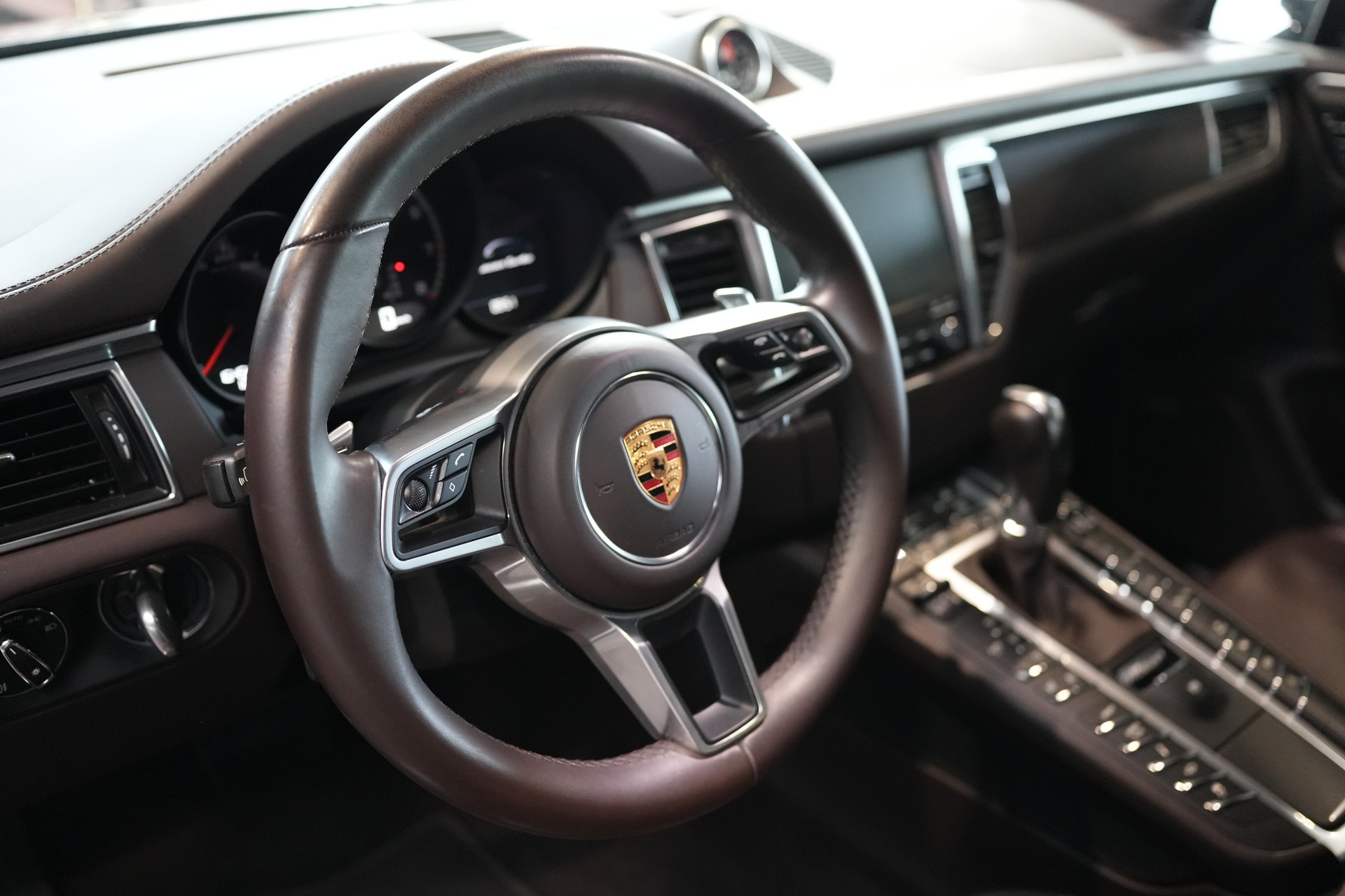 PORSCHE Macan Turbo Performance PDK-image-6