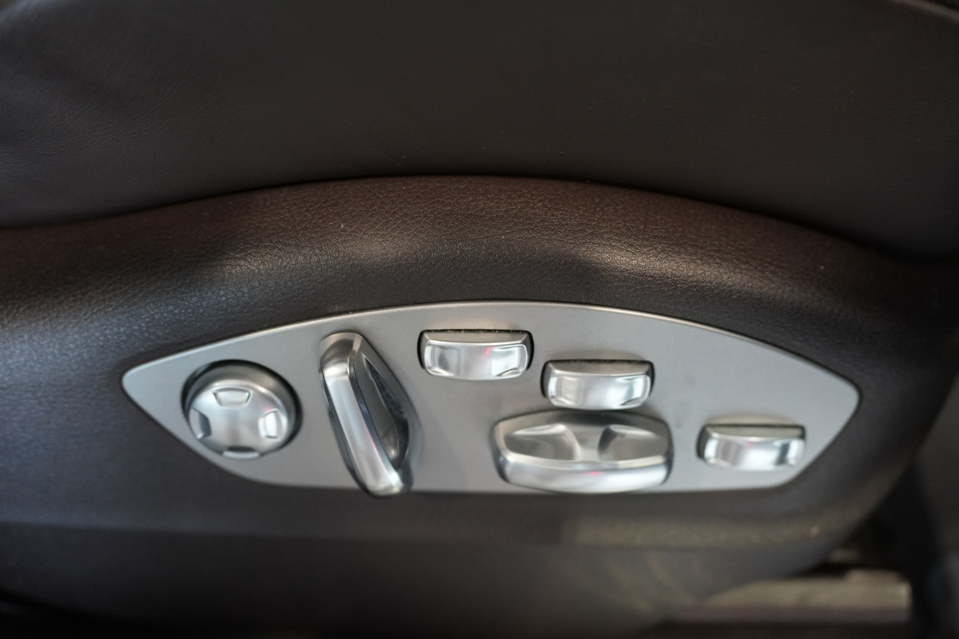 PORSCHE Macan Turbo Performance PDK-image-11