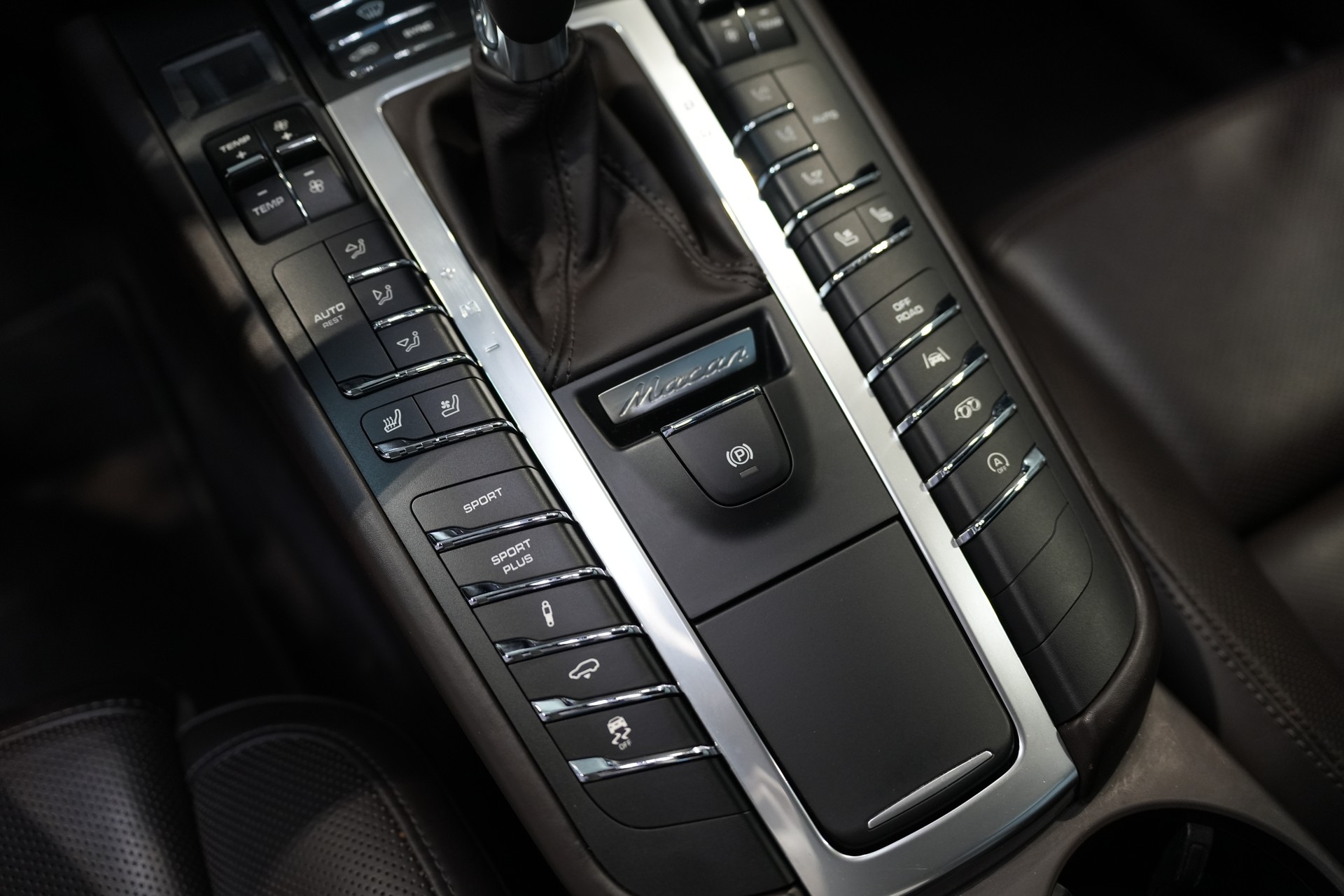 PORSCHE Macan Turbo Performance PDK-image-8