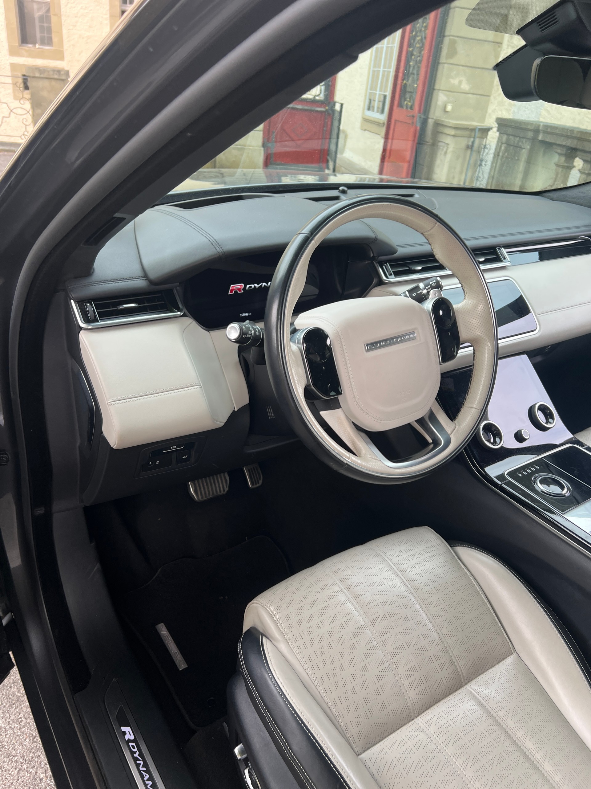 LAND ROVER Range Rover Velar D 300 First Edition Automatic-image-7
