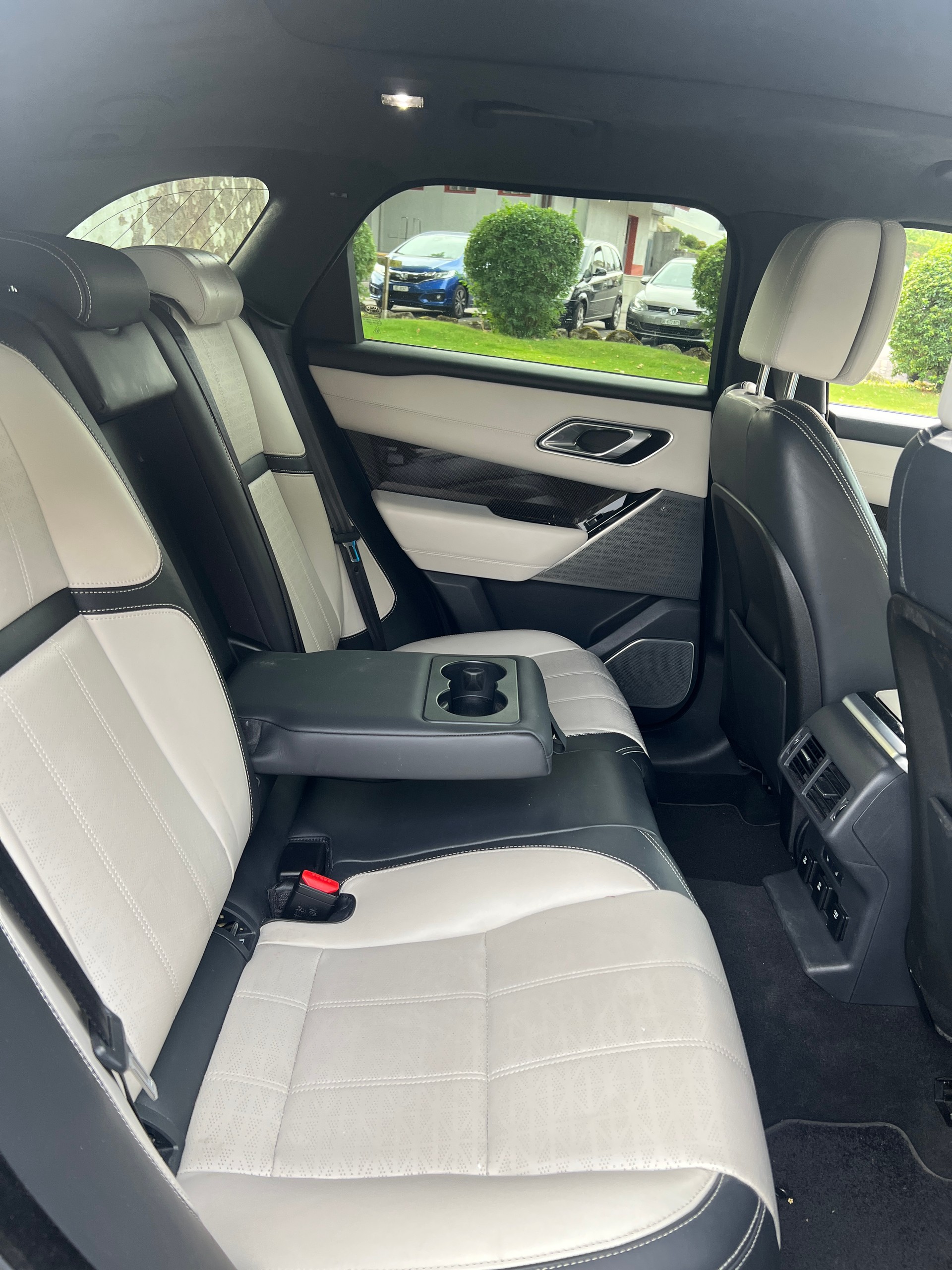 LAND ROVER Range Rover Velar D 300 First Edition Automatic-image-10