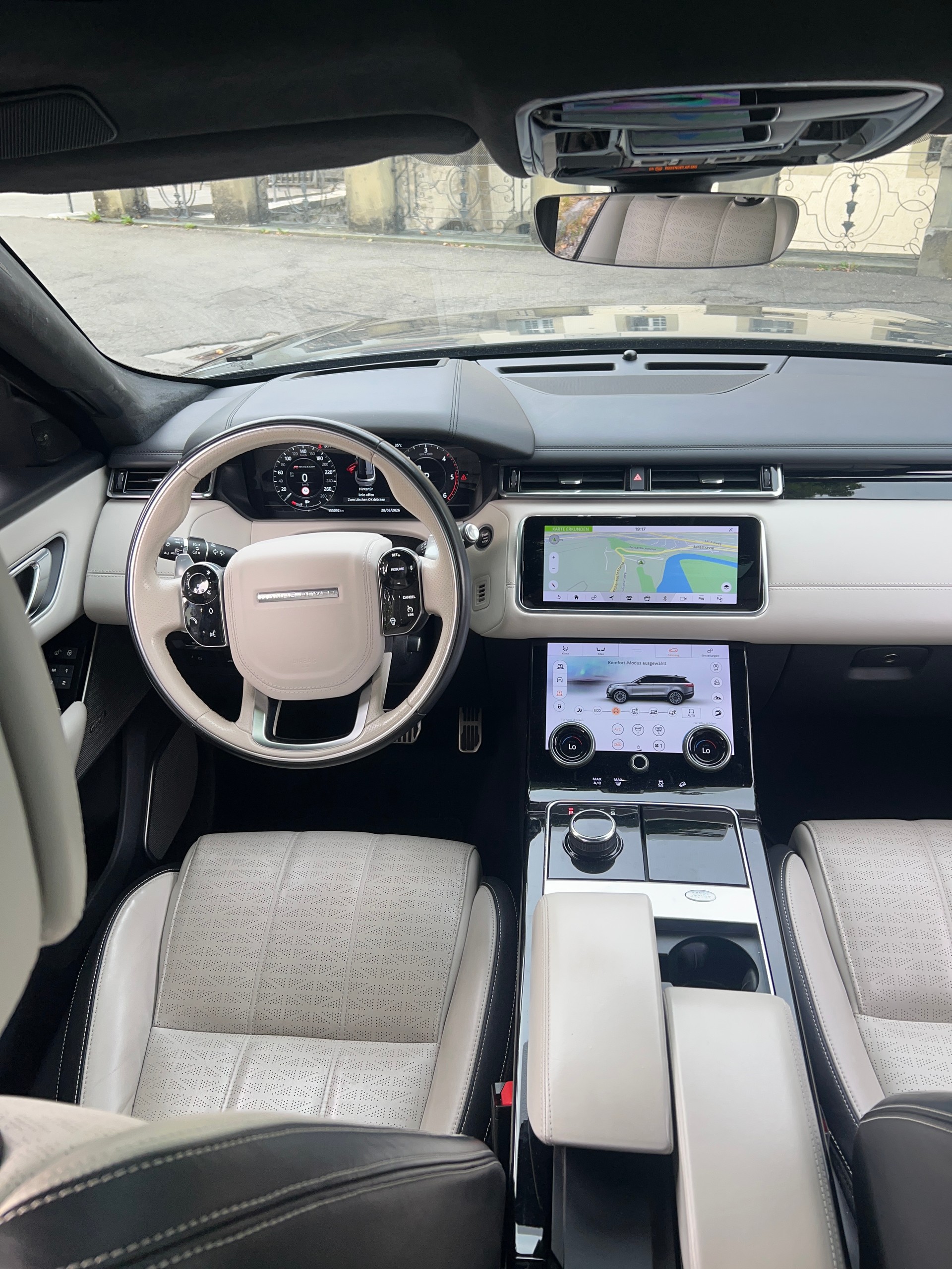 LAND ROVER Range Rover Velar D 300 First Edition Automatic-image-8