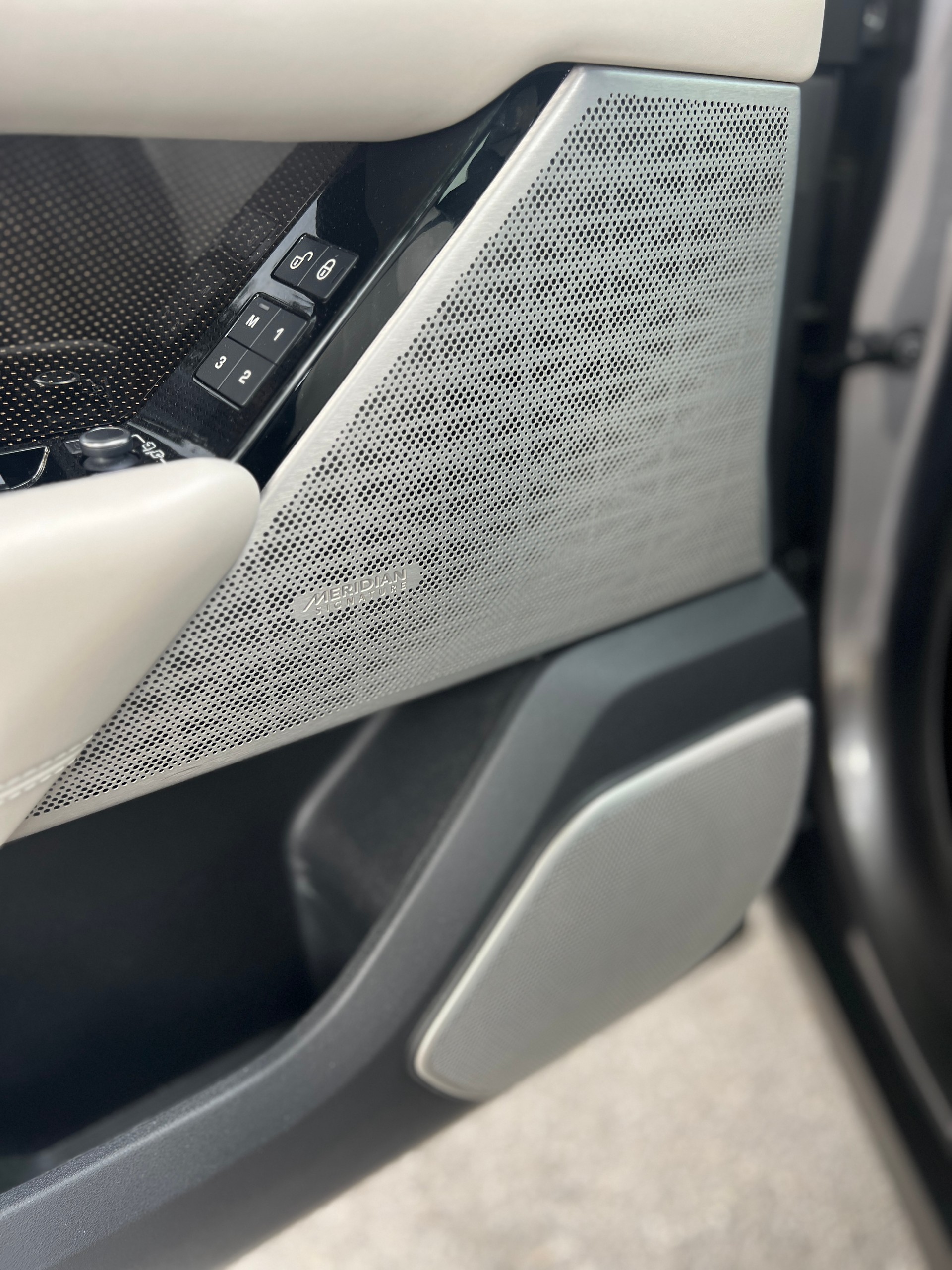 LAND ROVER Range Rover Velar D 300 First Edition Automatic-image-11