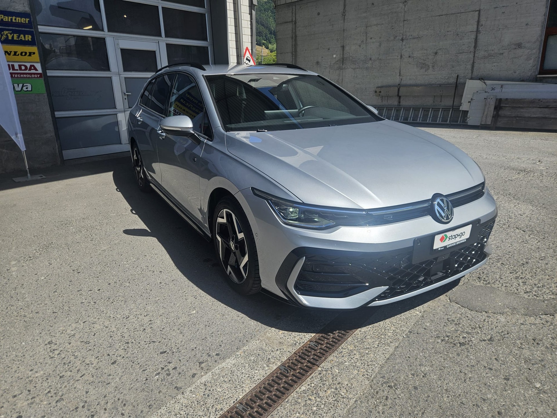 VW Golf Variant 2.0 TSI R-Line DSG 4 Motion-image-5