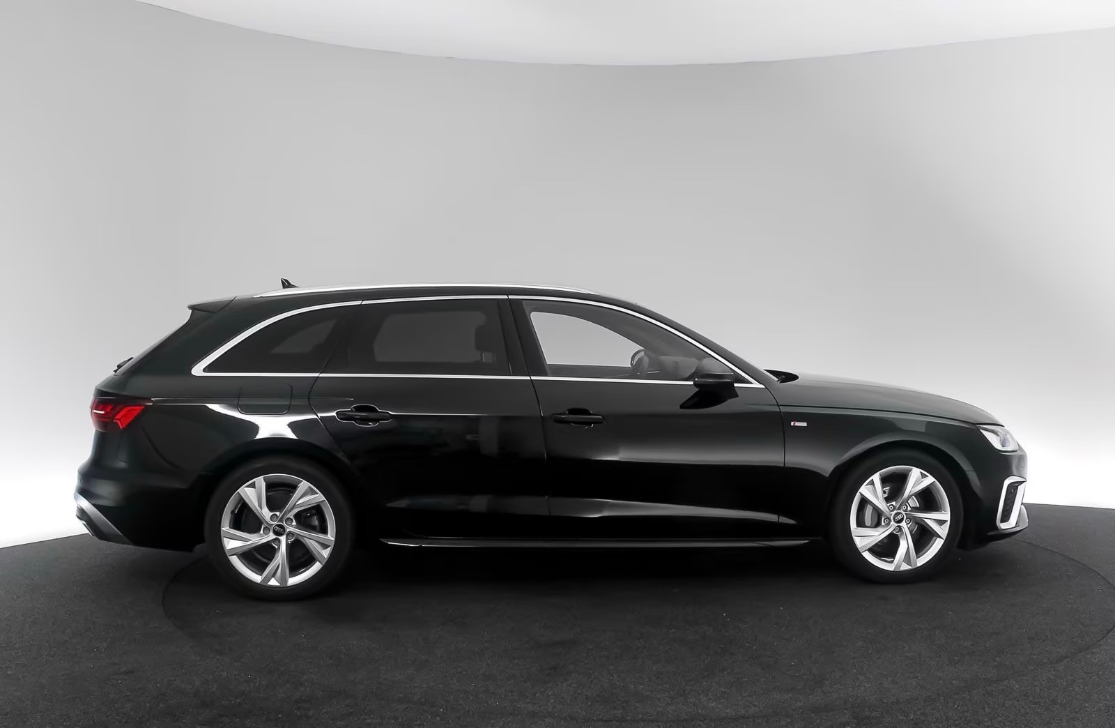 AUDI A4 Avant 40 TFSI S line S-tronic quattro-image-2