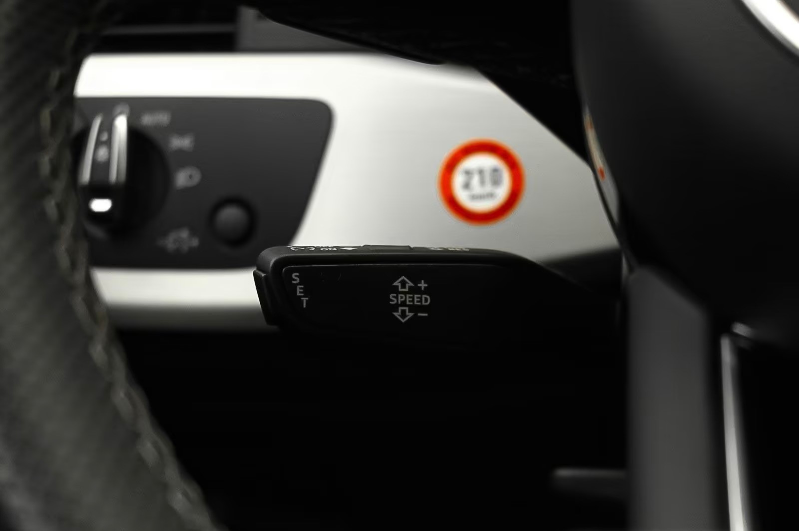 AUDI A4 Avant 40 TFSI S line S-tronic quattro-image-9