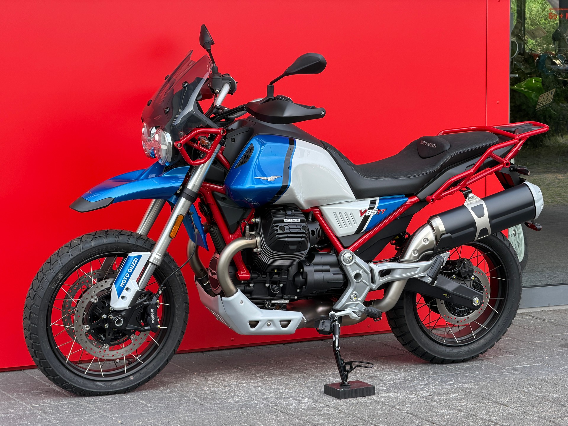 MOTO GUZZI V85 TT Premium Graphics 2-Tone-image-15