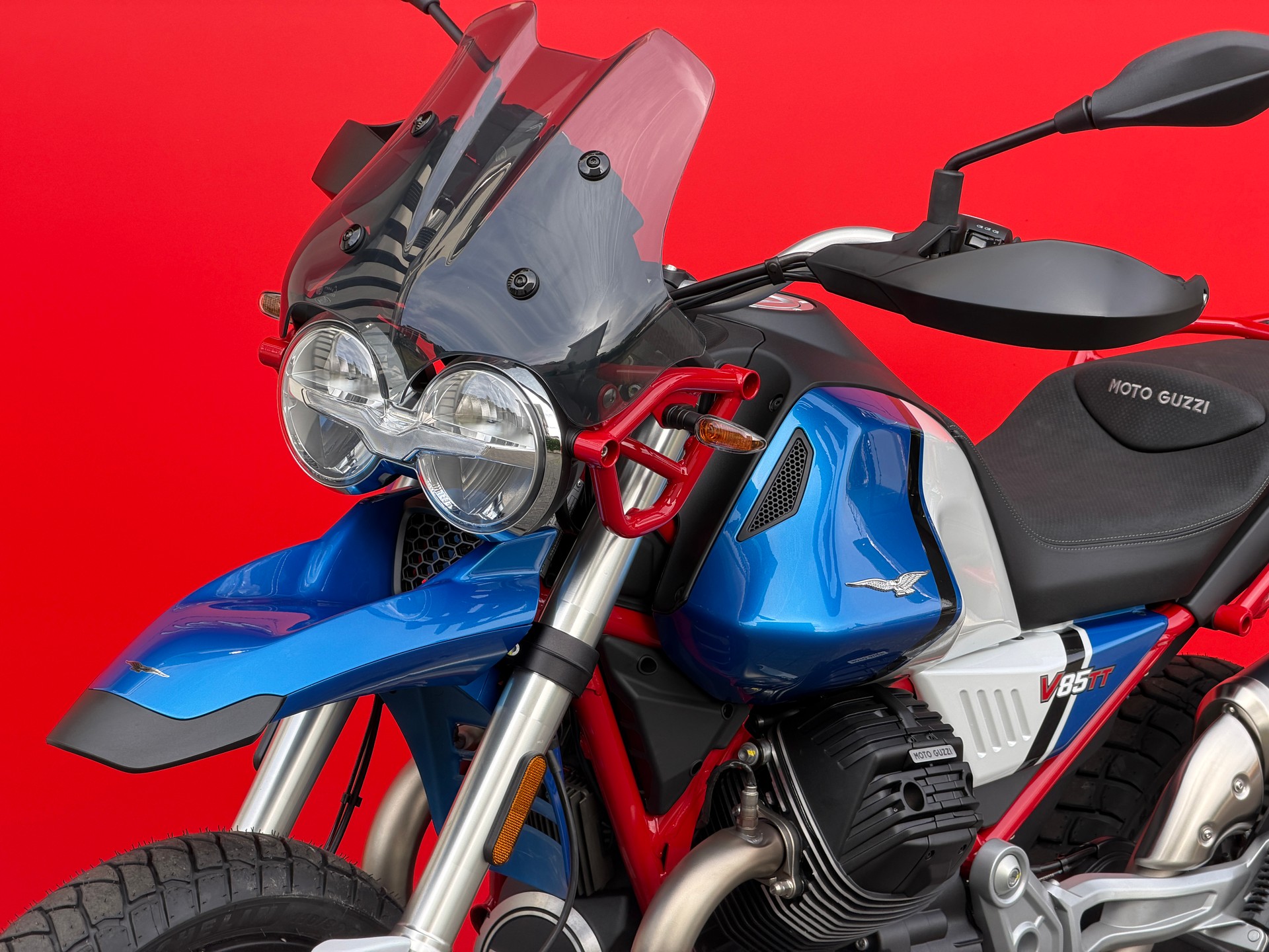 MOTO GUZZI V85 TT Premium Graphics 2-Tone-image-13