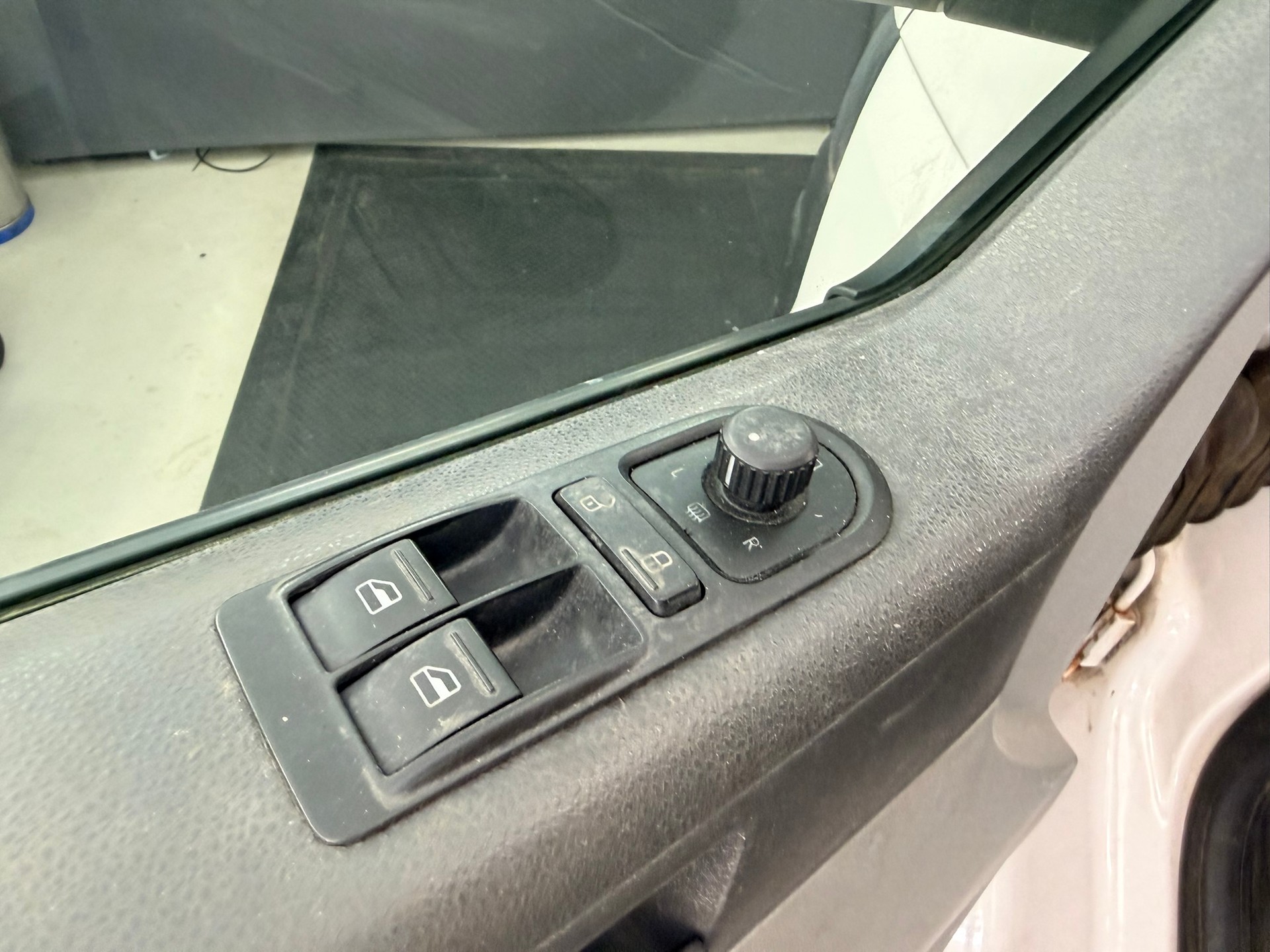VW T5 2.0 TDI-image-6