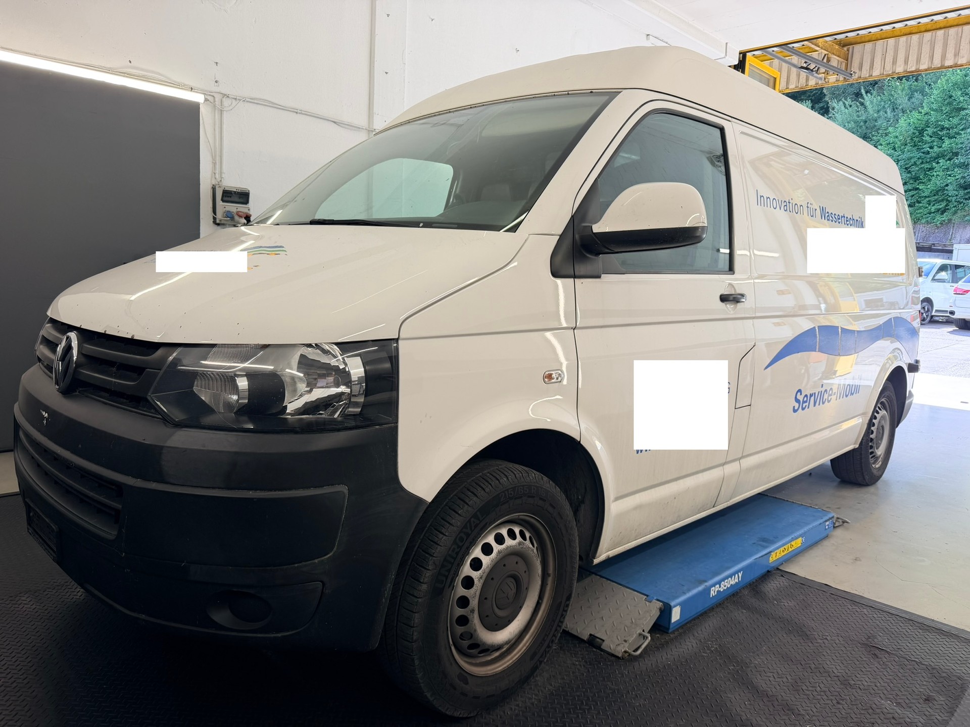 VW T5 2.0 TDI-image-0