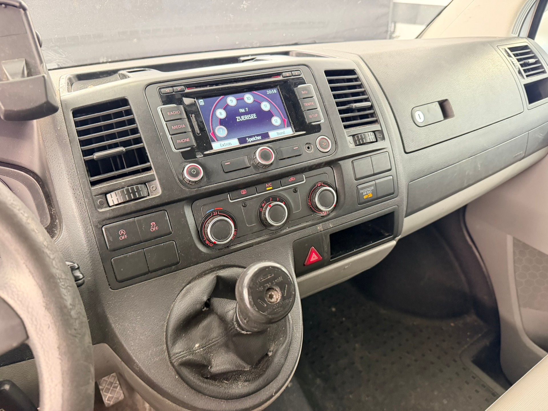 VW T5 2.0 TDI-image-10