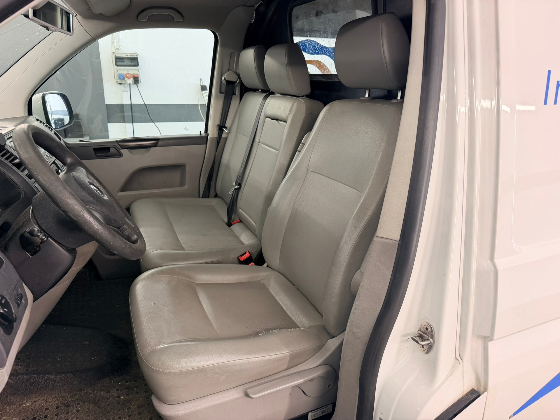 VW T5 2.0 TDI-image-5