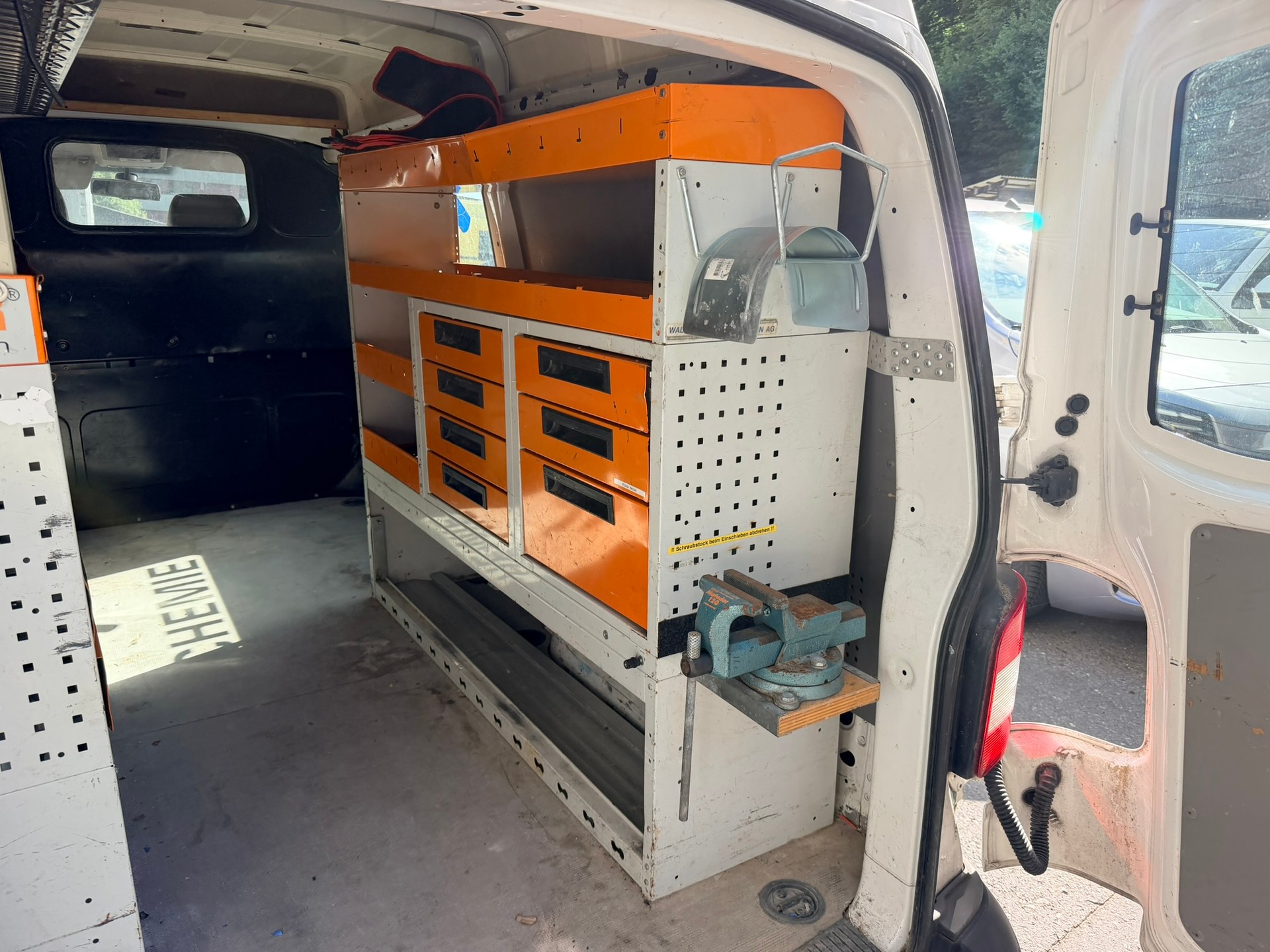 VW T5 2.0 TDI-image-12