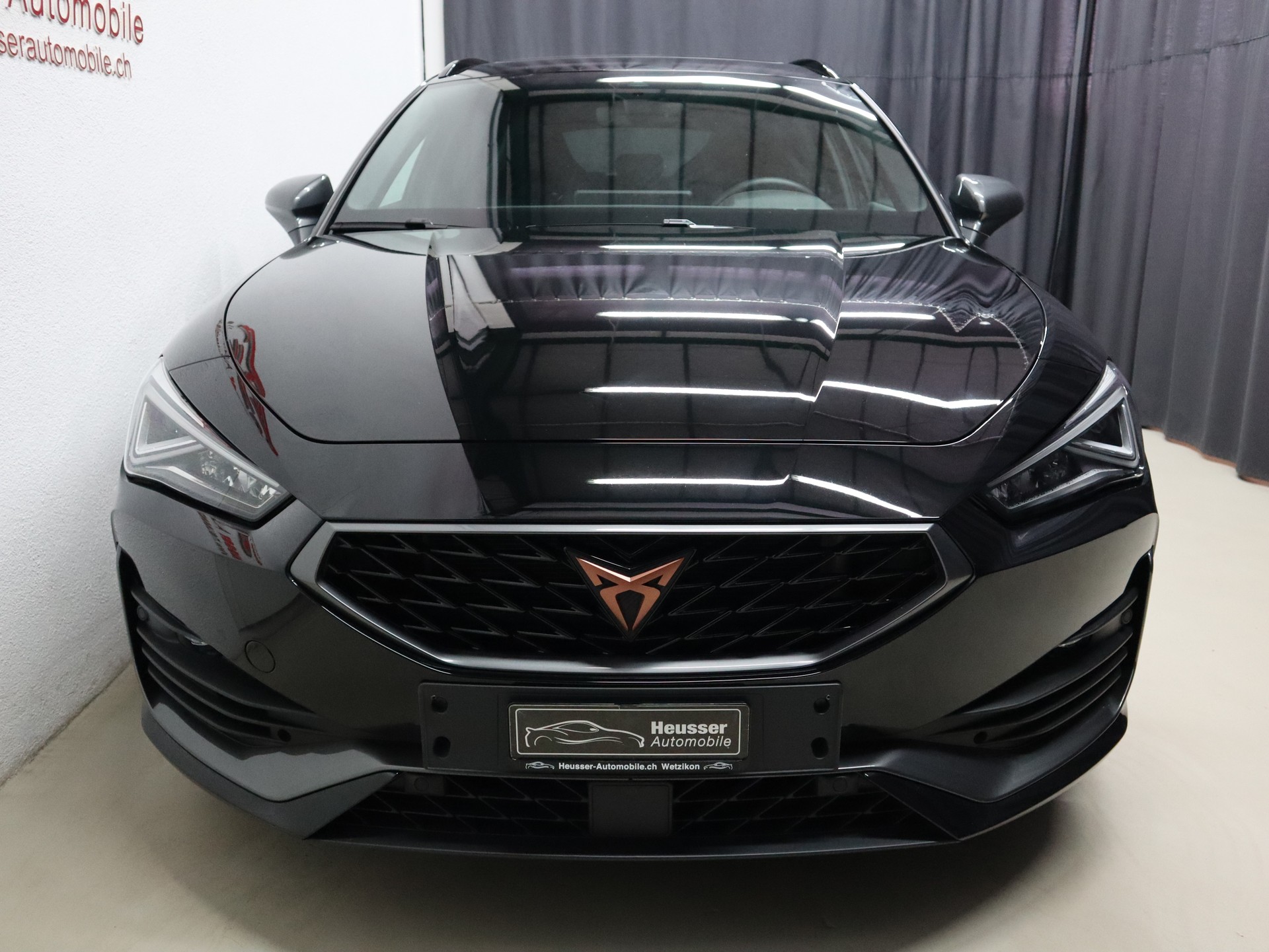 CUPRA LEON ST 2.0 TSI VZ DSG 4Drive - Panorama - Navi - Leder - Sportsitze - Kamera - 310 PS-image-6