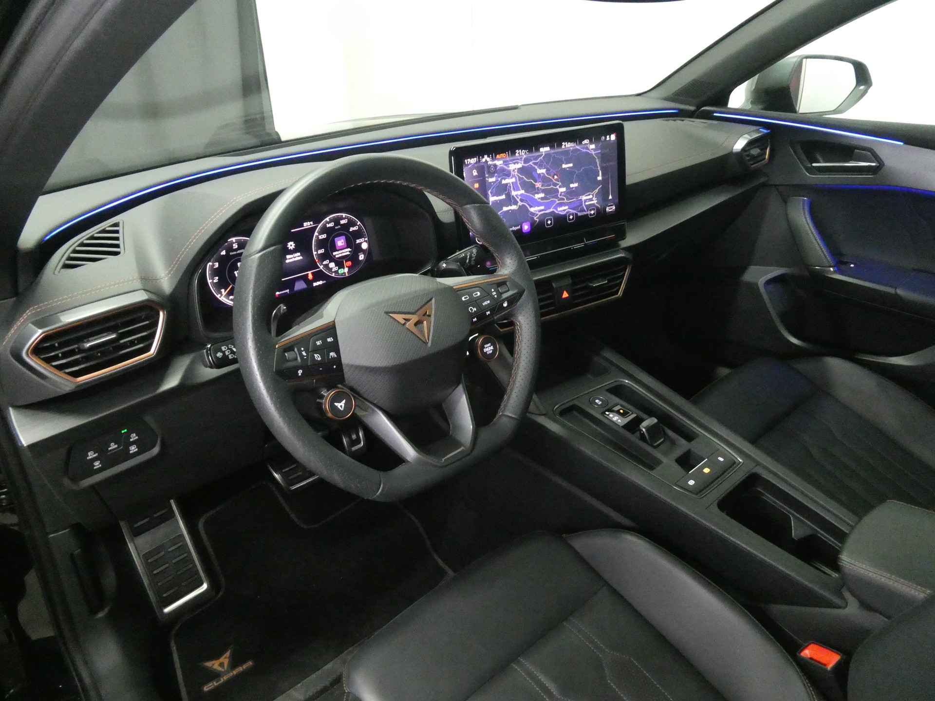CUPRA LEON ST 2.0 TSI VZ DSG 4Drive - Panorama - Navi - Leder - Sportsitze - Kamera - 310 PS-image-8