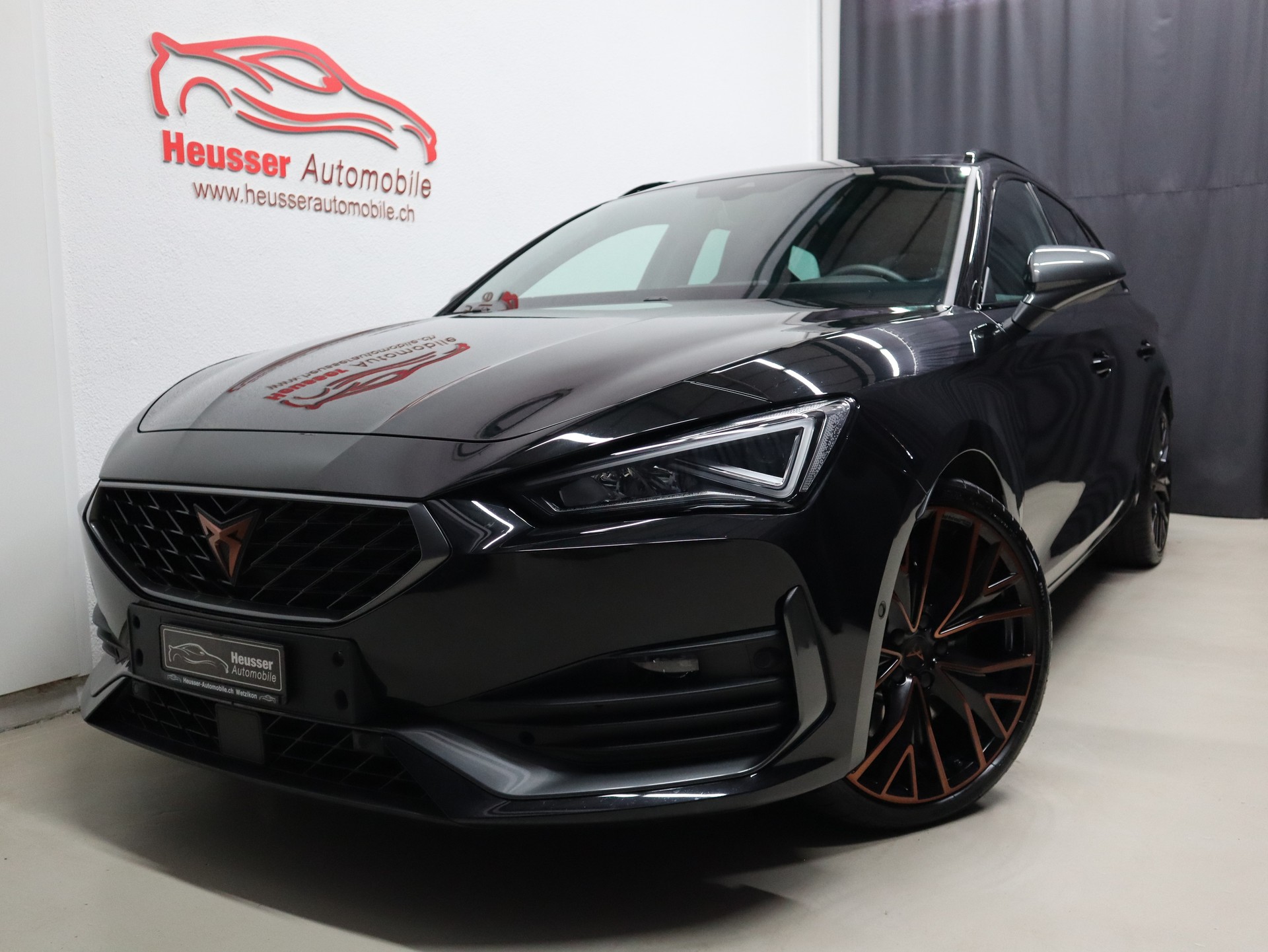 CUPRA LEON ST 2.0 TSI VZ DSG 4Drive - Panorama - Navi - Leder - Sportsitze - Kamera - 310 PS-image-0