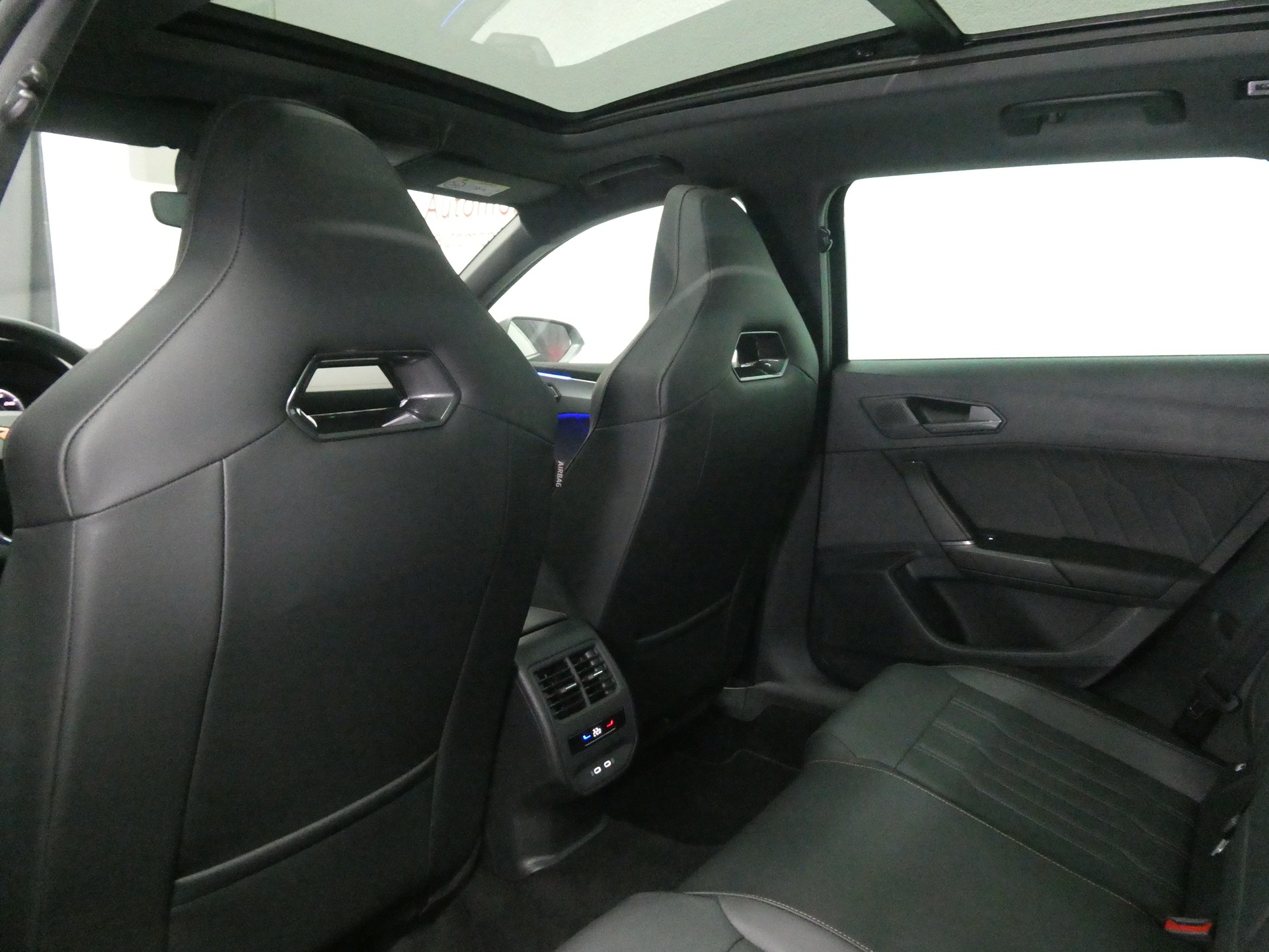 CUPRA LEON ST 2.0 TSI VZ DSG 4Drive - Panorama - Navi - Leder - Sportsitze - Kamera - 310 PS-image-10