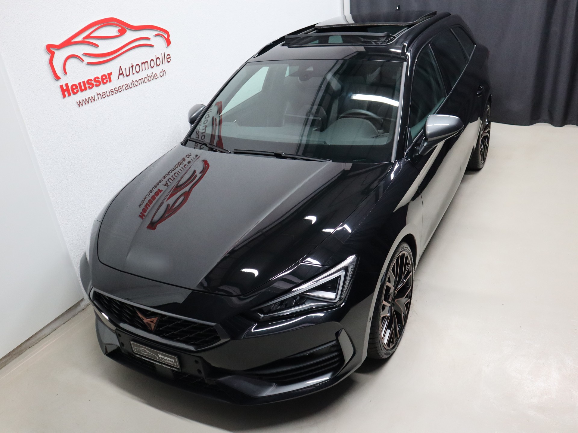 CUPRA LEON ST 2.0 TSI VZ DSG 4Drive - Panorama - Navi - Leder - Sportsitze - Kamera - 310 PS-image-2