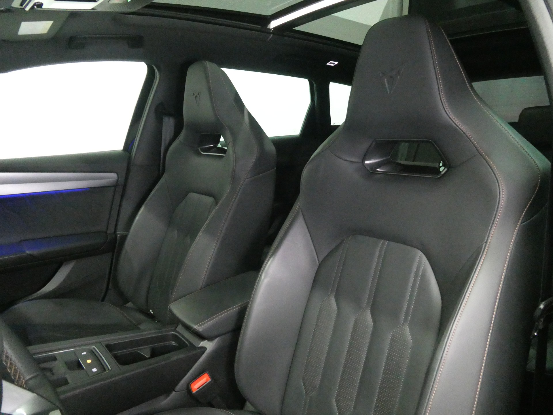 CUPRA LEON ST 2.0 TSI VZ DSG 4Drive - Panorama - Navi - Leder - Sportsitze - Kamera - 310 PS-image-9