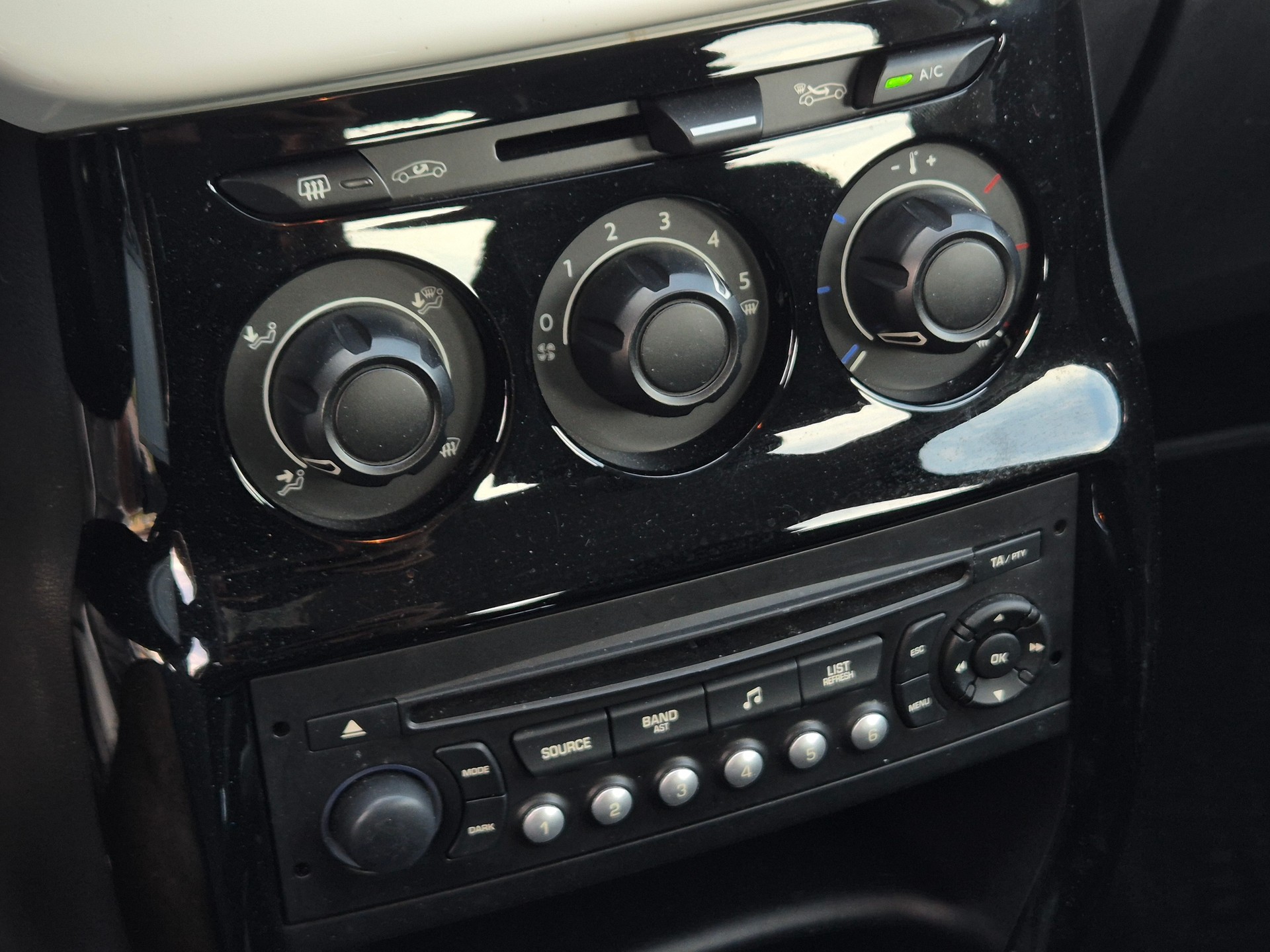 CITROEN C3 1.4i Tonic-image-16