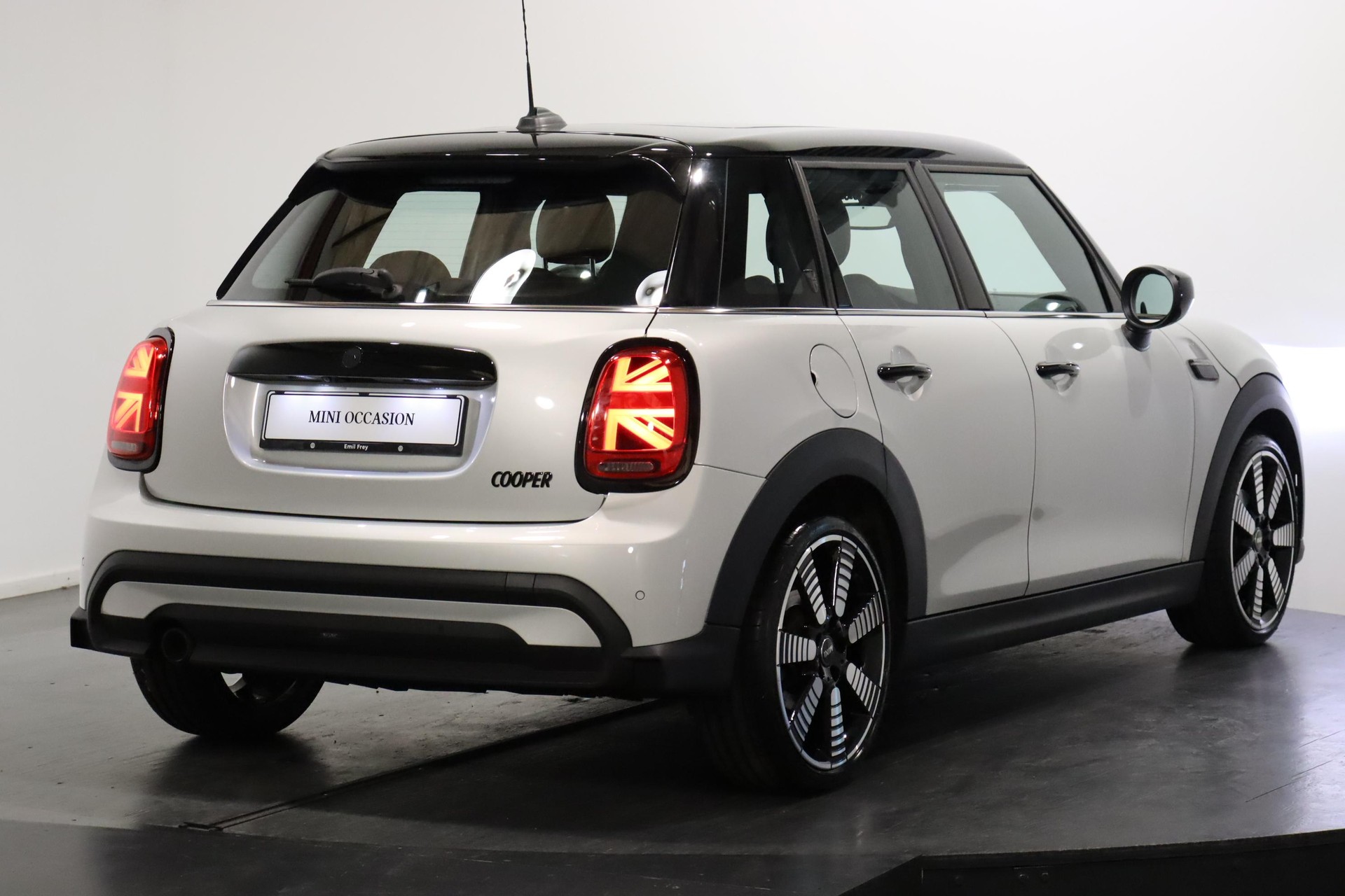 MINI F55 1.5i Cooper-showroom-element-2