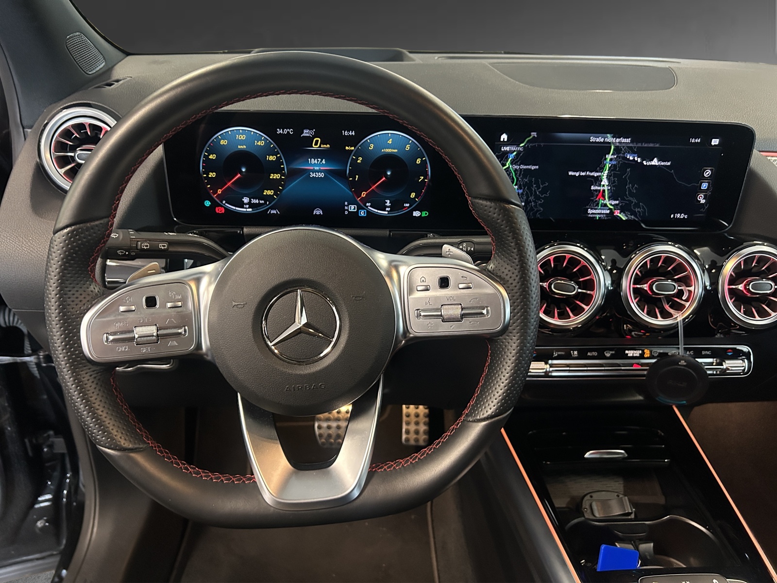 MERCEDES-BENZ GLA 200 AMG Line 7G-DCT-image-7