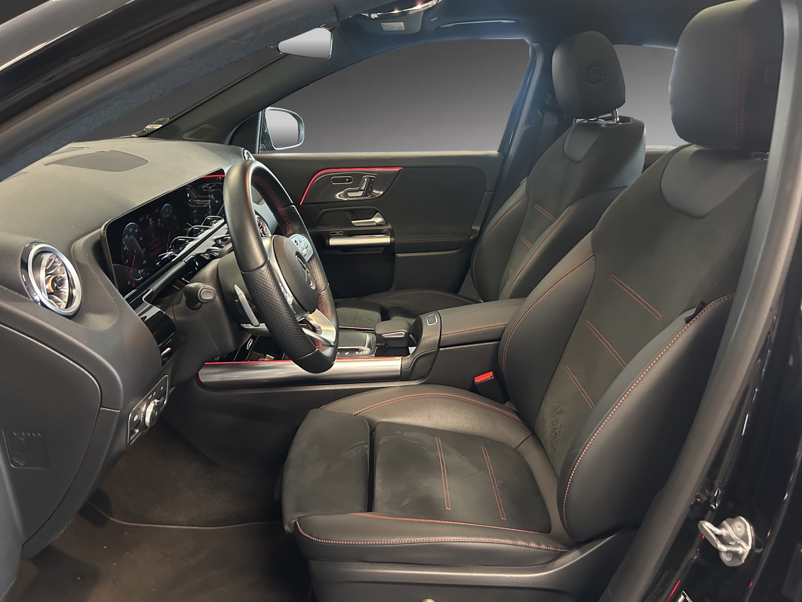 MERCEDES-BENZ GLA 200 AMG Line 7G-DCT-image-5