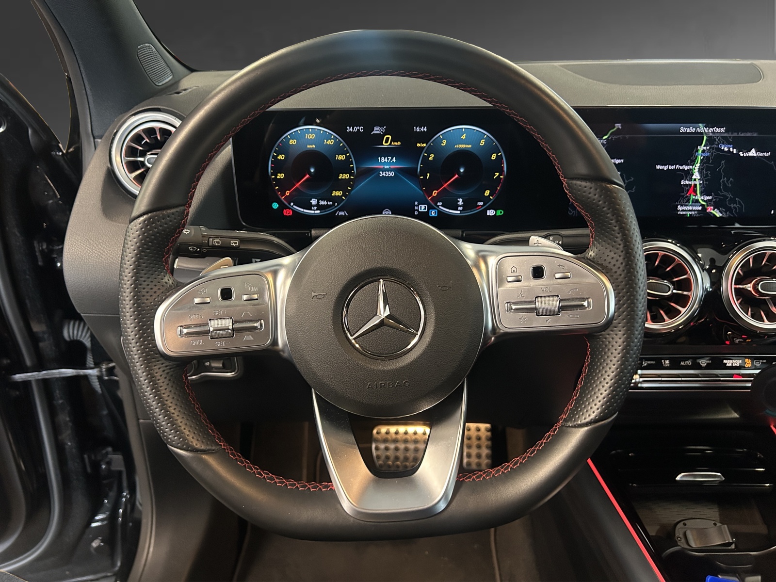 MERCEDES-BENZ GLA 200 AMG Line 7G-DCT-image-8