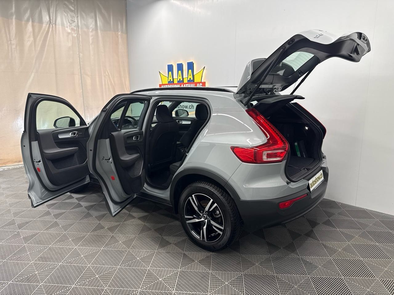 VOLVO XC40 B3 Benzin Mild Hybrid Plus Dark DCT-image-13