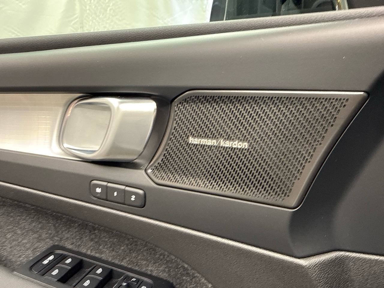 VOLVO XC40 B3 Benzin Mild Hybrid Plus Dark DCT-image-5