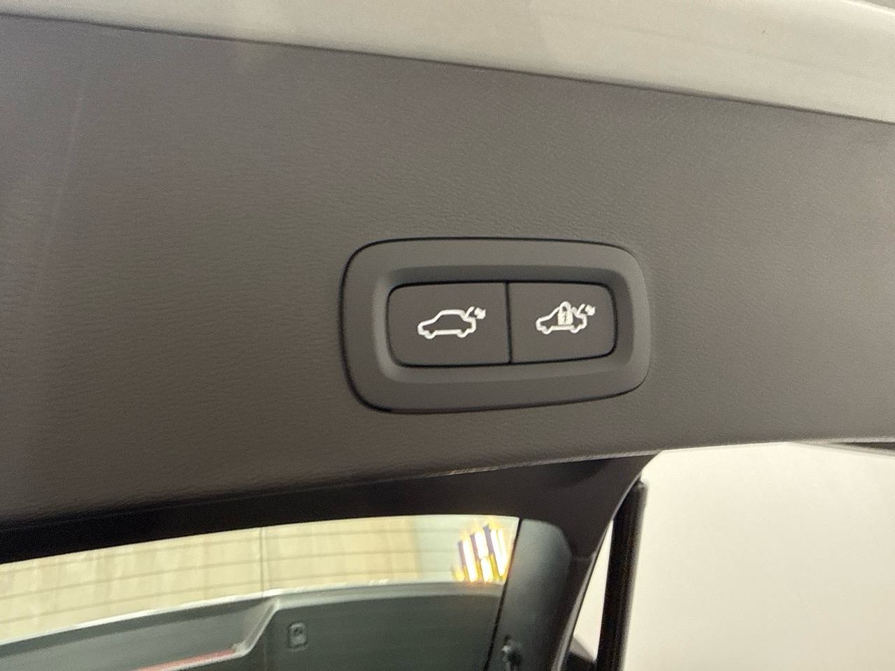 VOLVO XC40 B3 Benzin Mild Hybrid Plus Dark DCT-image-12